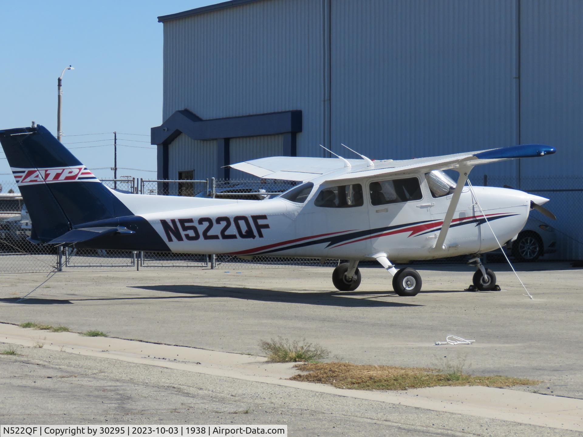 N522QF, 1997 Cessna 172R C/N 17280216, Parked