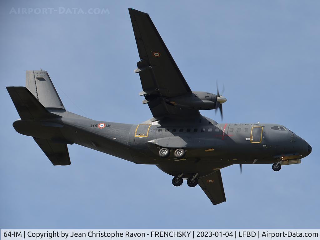 64-IM, CASA CN235-200M C/N 123, France Air Force after droping Souge