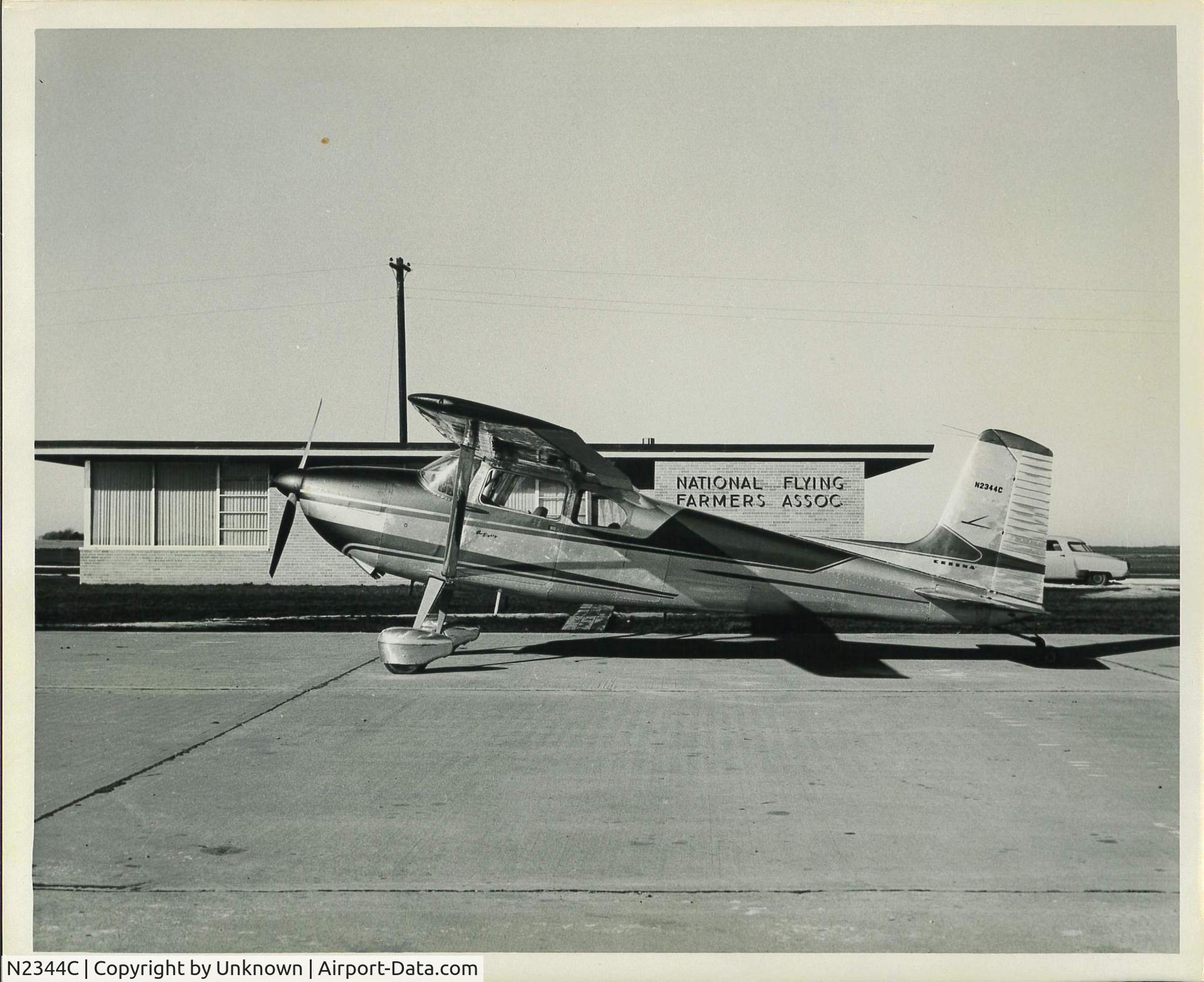 N2344C, 1978 Cessna R182 Skylane RG C/N R18200156, Black and white photo Cessna Skylane