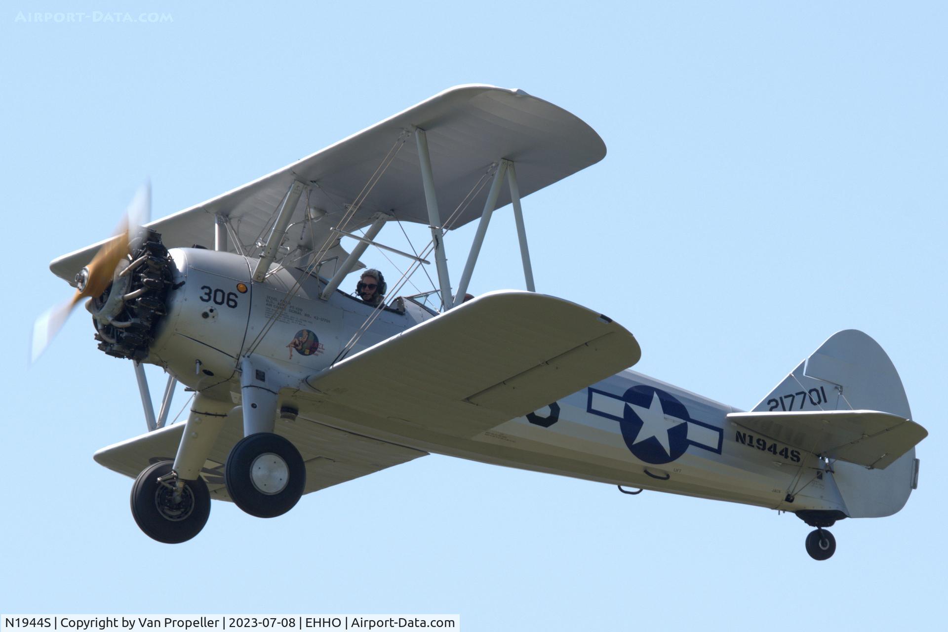 N1944S, 1944 Boeing E75 C/N 75-5864, PT-13D flying at Hoogeveen airfield, the Netherlands