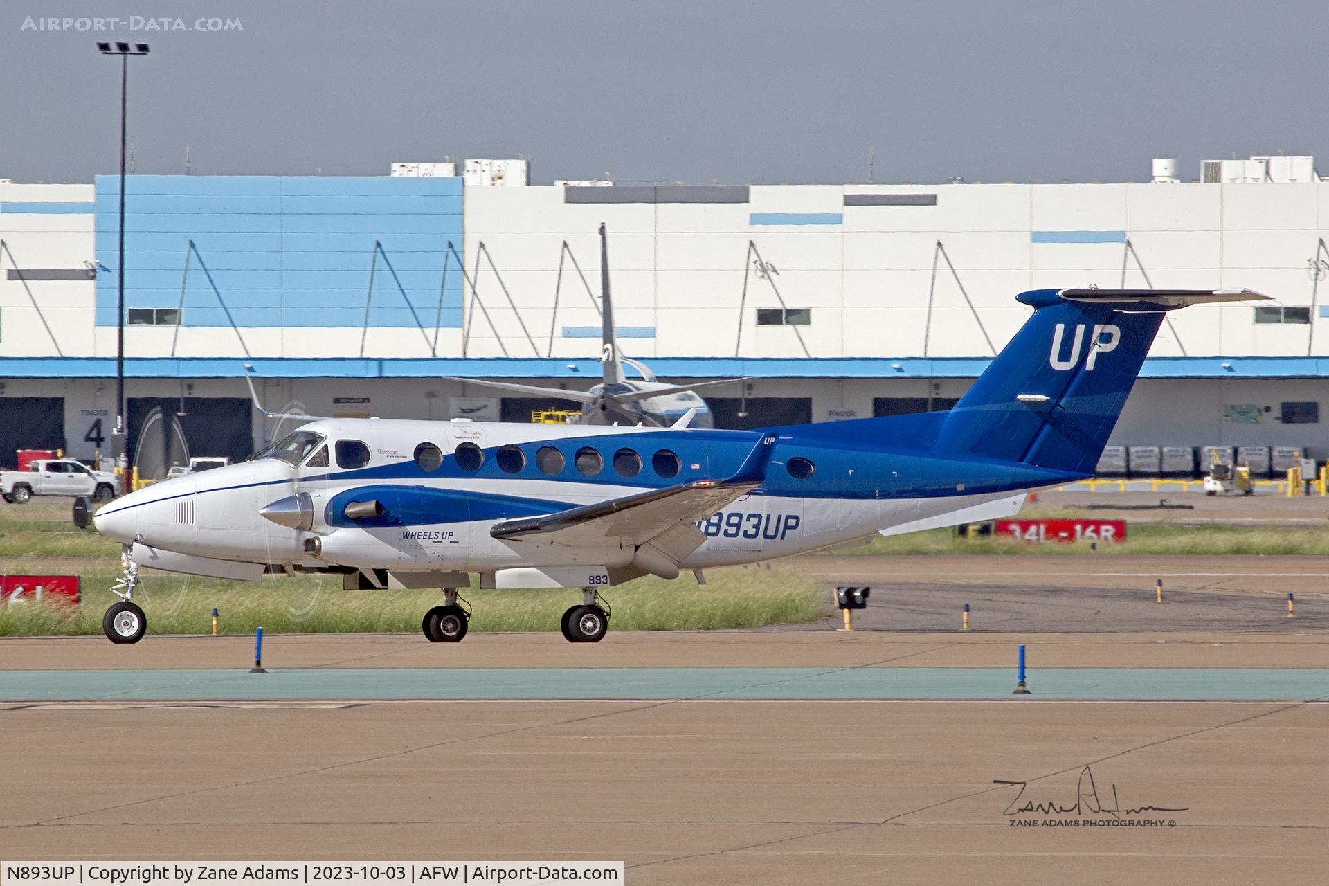N893UP, 2018 Beechcraft B300 King Air 350i C/N FL-1138, Arriving at Perot Field, Fort Worth, TX