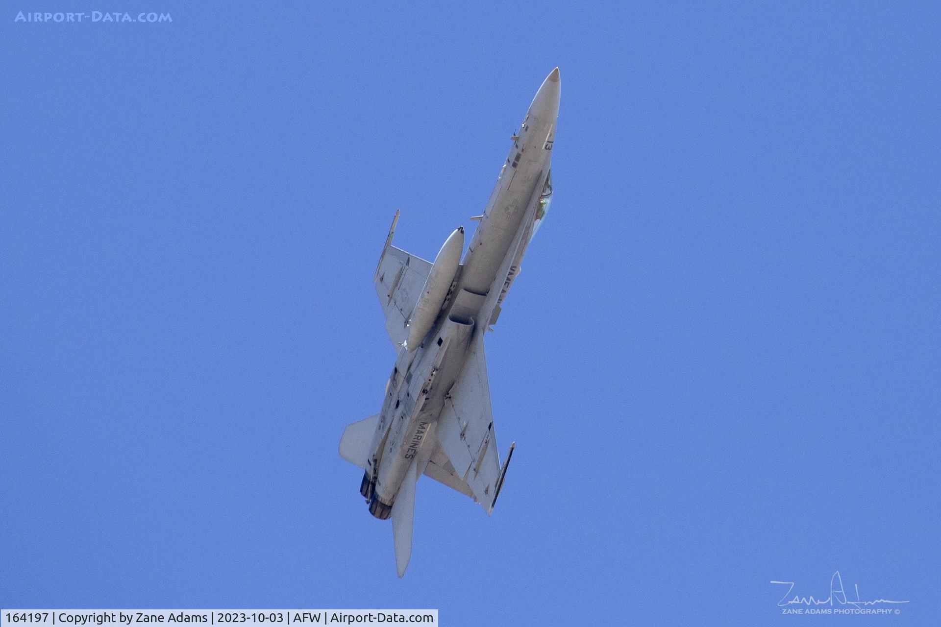 164197, 1990 McDonnell Douglas F/A-18C Hornet C/N 0960/C192, VFMA-112 F/A-18C+ overhead at Perot Field, Fort Worth, TX