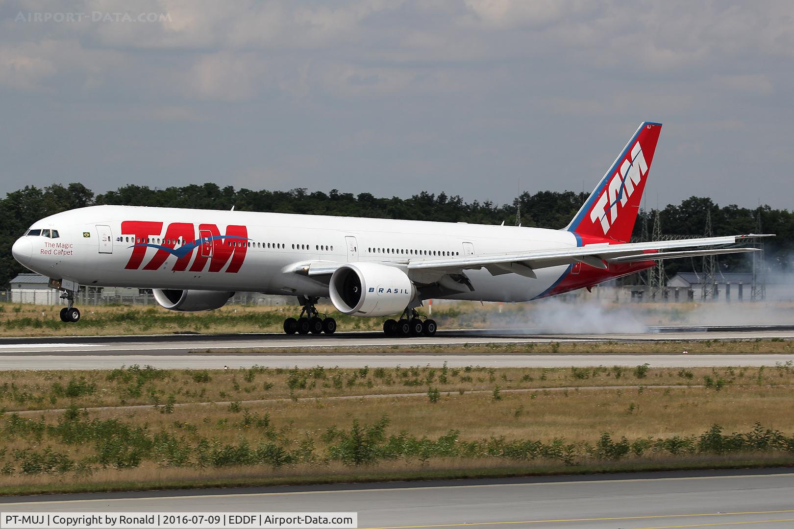 PT-MUJ, 2013 Boeing 777-32W/ER C/N 40588, at fra