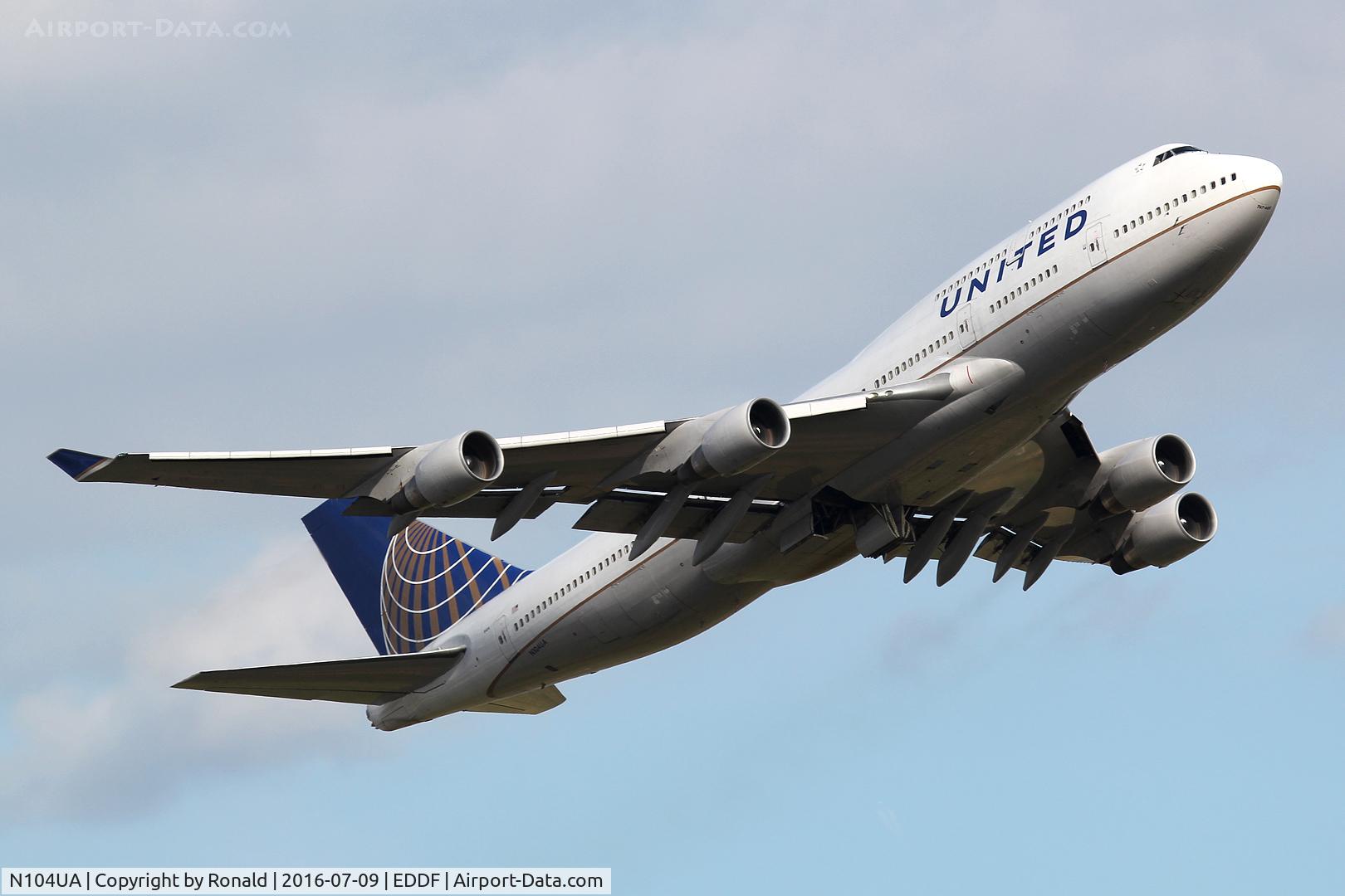 N104UA, 1998 Boeing 747-422 C/N 26902, at fra