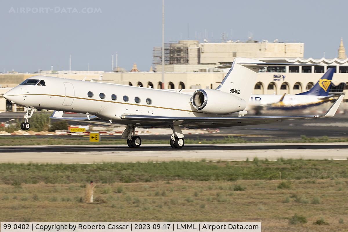 99-0402, 2000 Gulfstream Aerospace C-37A (Gulfstream V) C/N 571, Runway 31