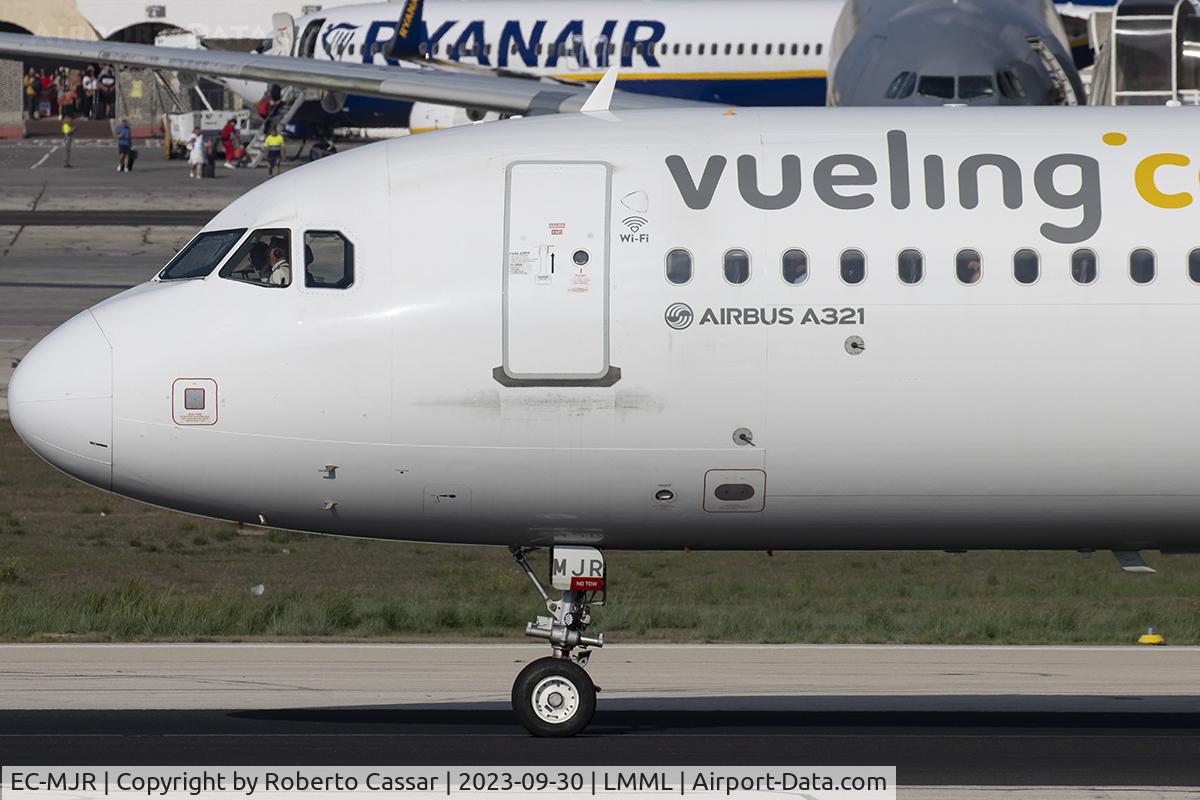 EC-MJR, 2016 Airbus A321-231 C/N 6933, Runway 13 Backtrack