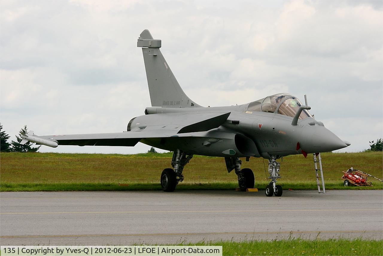 135, Dassault Rafale C C/N 135, Dassault Rafale C, Flight line, Evreux-Fauville AB 105 (LFOE)