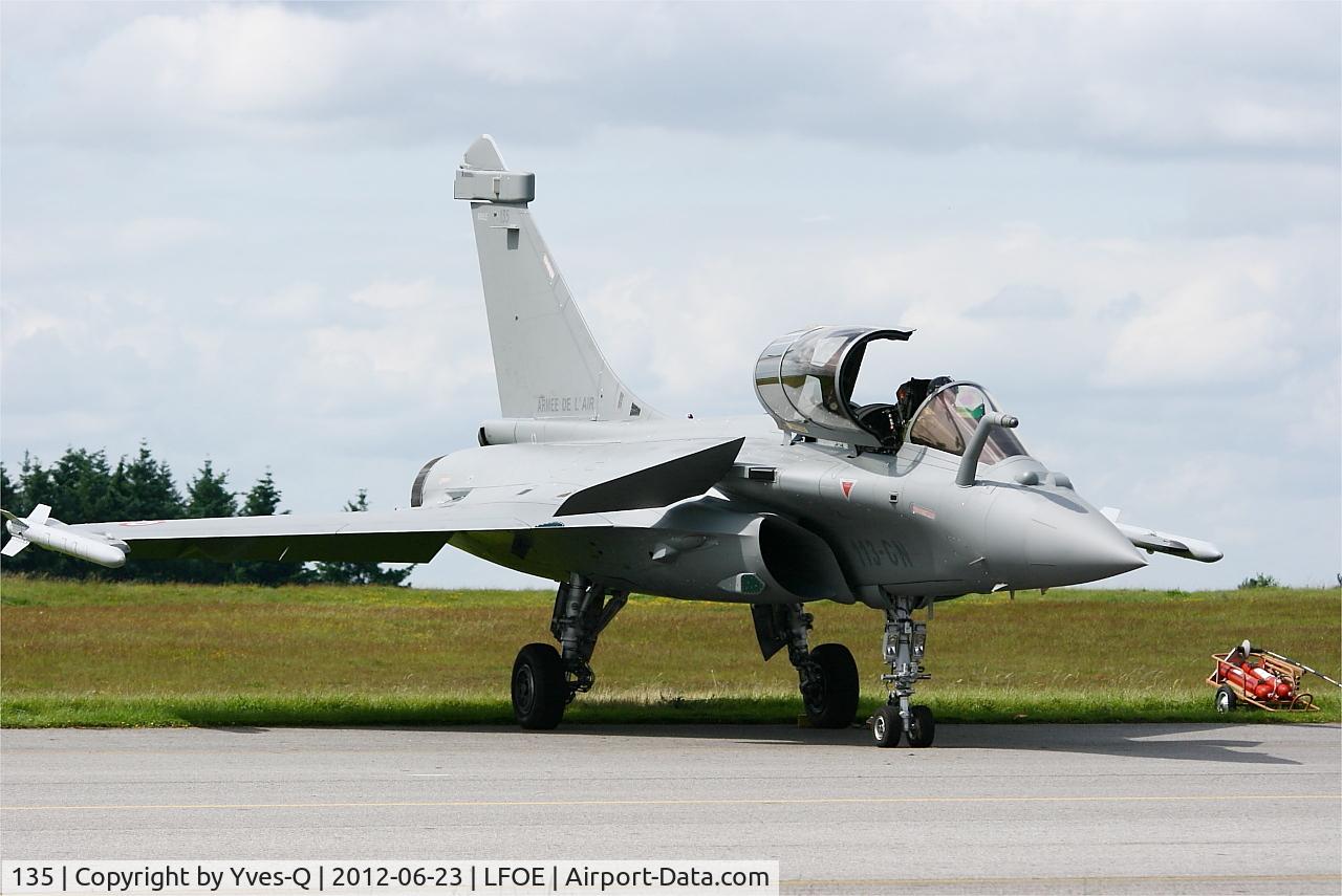 135, Dassault Rafale C C/N 135, Dassault Rafale C, Flight line, Evreux-Fauville AB 105 (LFOE)
