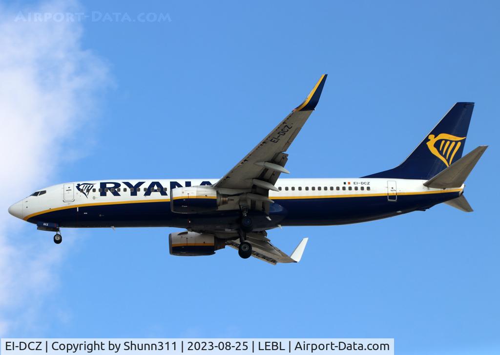 EI-DCZ, 2004 Boeing 737-8AS C/N 33815, Landing rwy 24R with scimitar winglets mounted...