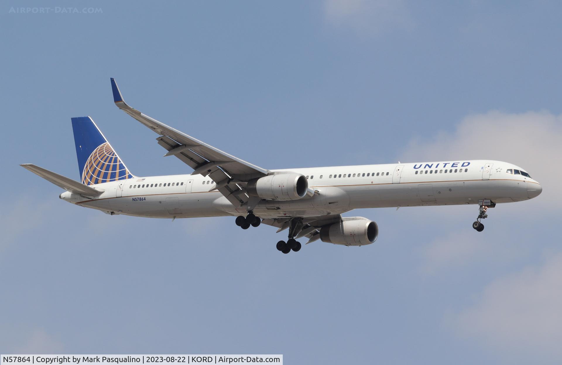N57864, 2001 Boeing 757-33N C/N 32588, Boeing 757-33N