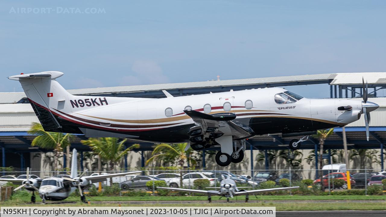 N95KH, 2009 Pilatus PC-12/47E C/N 1171, Very nice departure