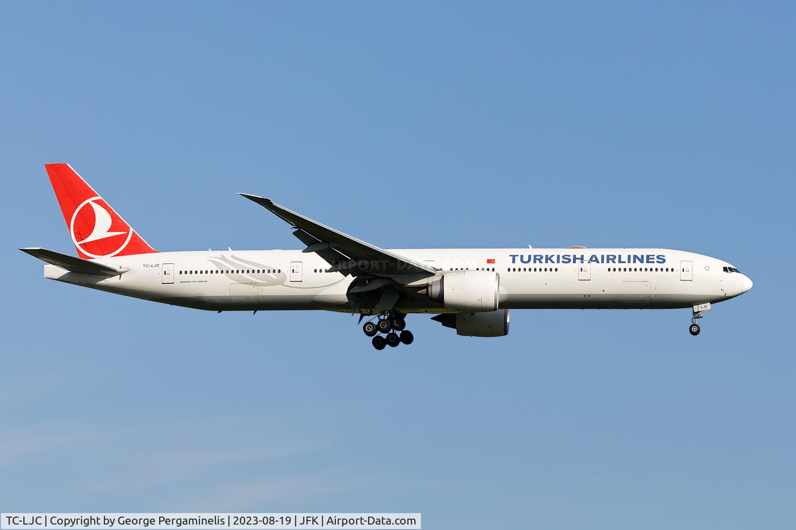 TC-LJC, 2015 Boeing 777-3F2/ER C/N 44123, Final, runway 22L.