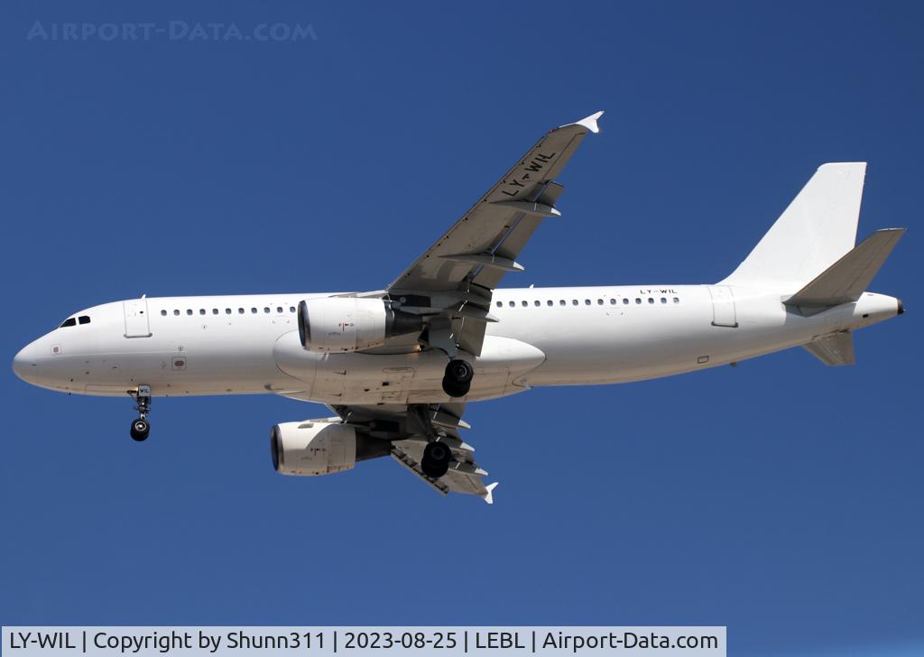 LY-WIL, 2007 Airbus A320-214 C/N 3138, Landing rwy 24R... Vueling Airlines summer lease... All white without titles...