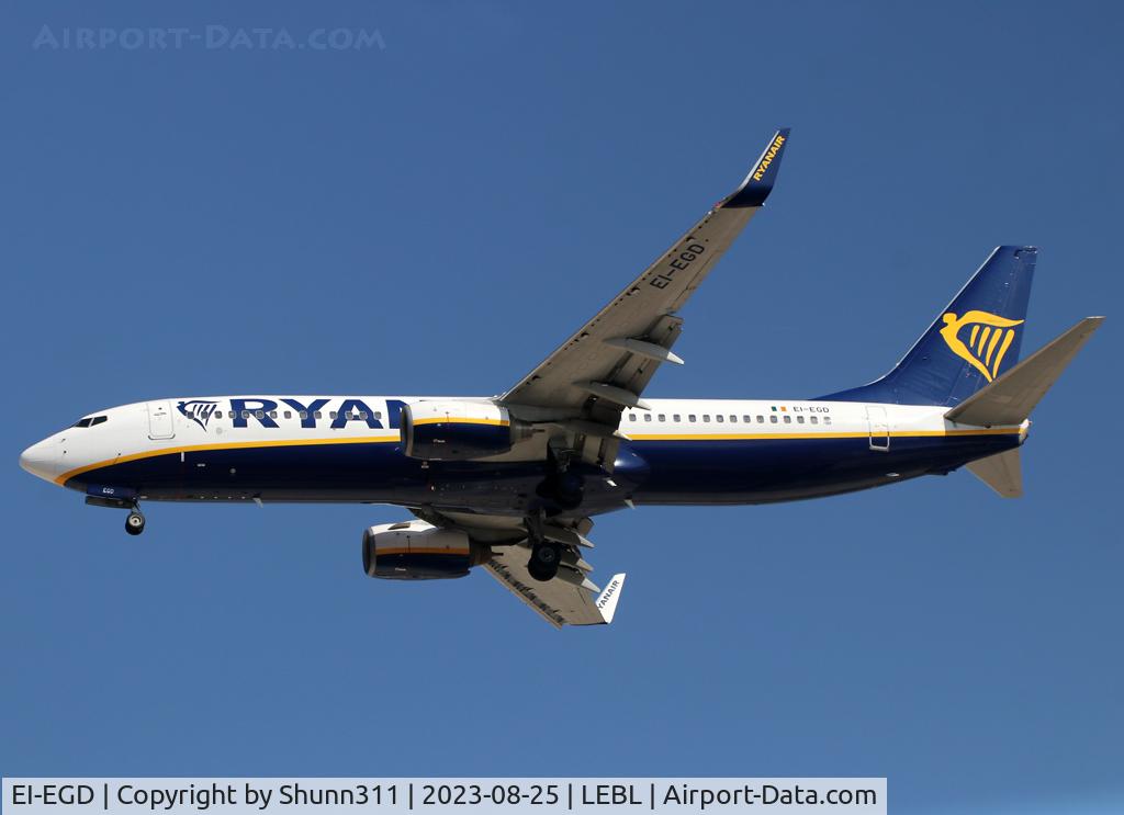 EI-EGD, 2010 Boeing 737-8AS C/N 34981, Landing rwy 24R
