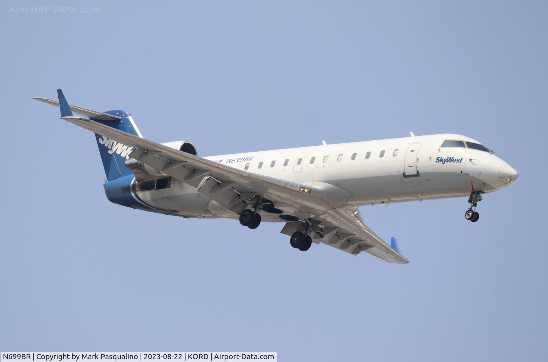 N699BR, 2003 Bombardier CRJ-200ER (CL-600-2B19) C/N 7801, CL-600-2B19