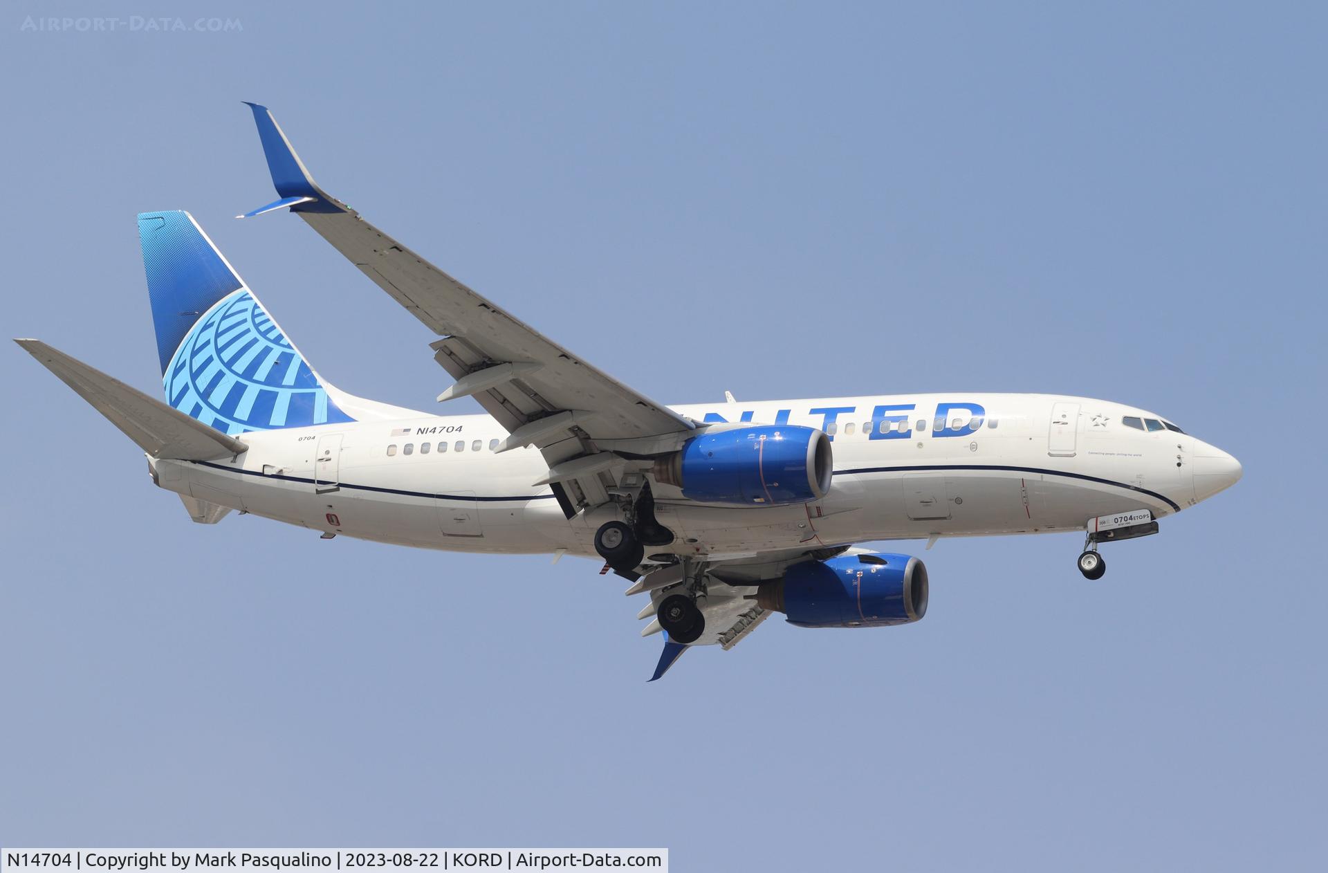 N14704, 1998 Boeing 737-724 C/N 28765, Boeing 737-724