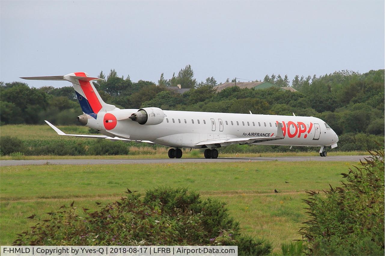F-HMLD, 2010 Bombardier CRJ-1000EL NG (CL-600-2E25) C/N 19007, Bombardier CRJ-1000, Taxiing rwy 25L, Brest-Bretagne Airport (LFRB-BES)