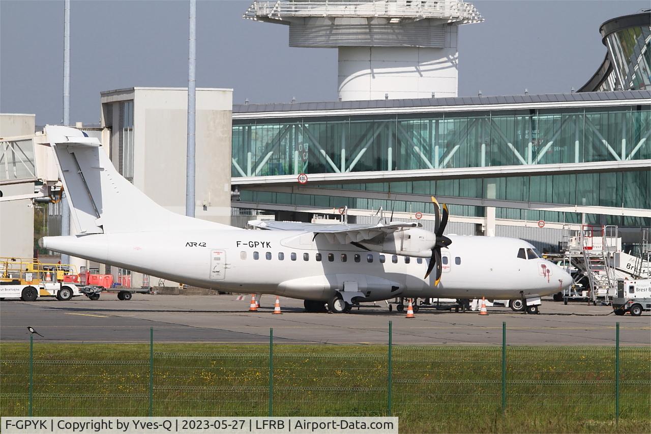 F-GPYK, 1997 ATR 42-500 C/N 537, ATR 42-500 - boarding area, Brest-Bretagne airport (LFRB-BES)