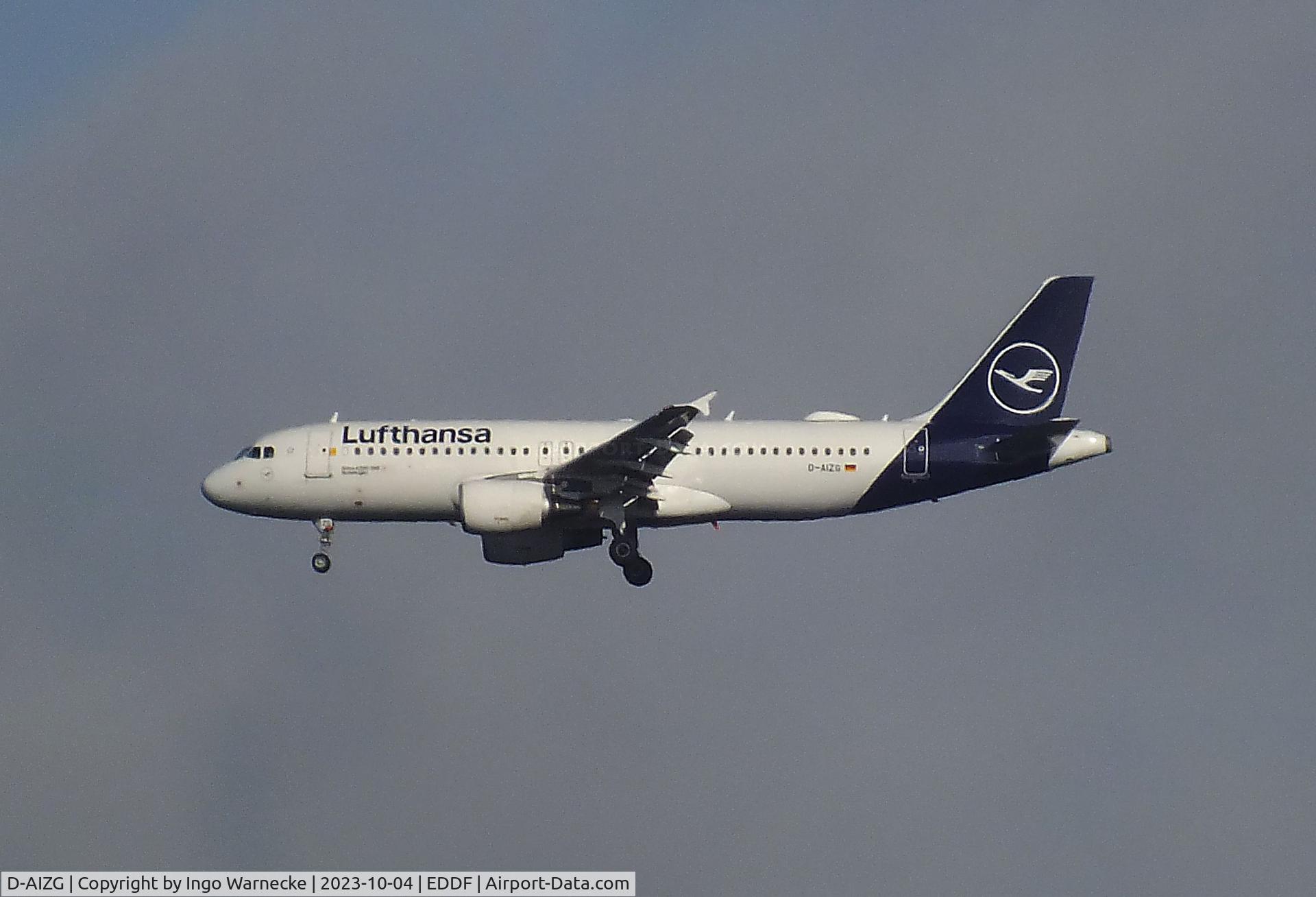 D-AIZG, 2010 Airbus A320-214 C/N 4324, Airbus A320-214 of Lufthansa on final approach to Frankfurt-Main airport