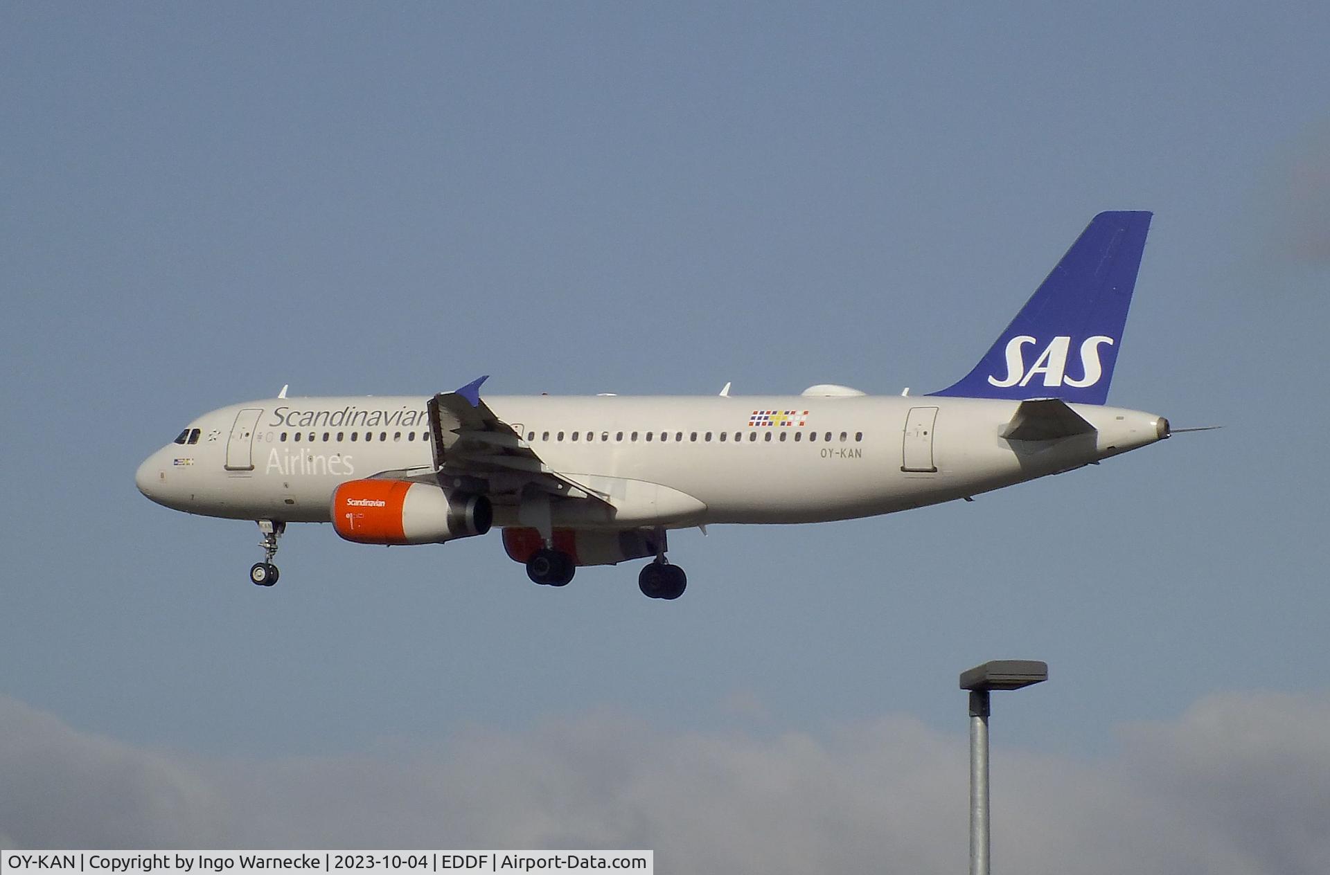 OY-KAN, 2006 Airbus A320-232 C/N 2958, Airbus A320-232 of SAS on final approach to Frankfurt-Main airport