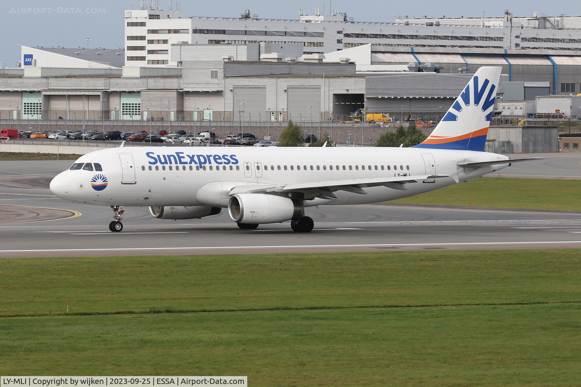 LY-MLI, 2009 Airbus A320-232 C/N 3771, RWY 19L