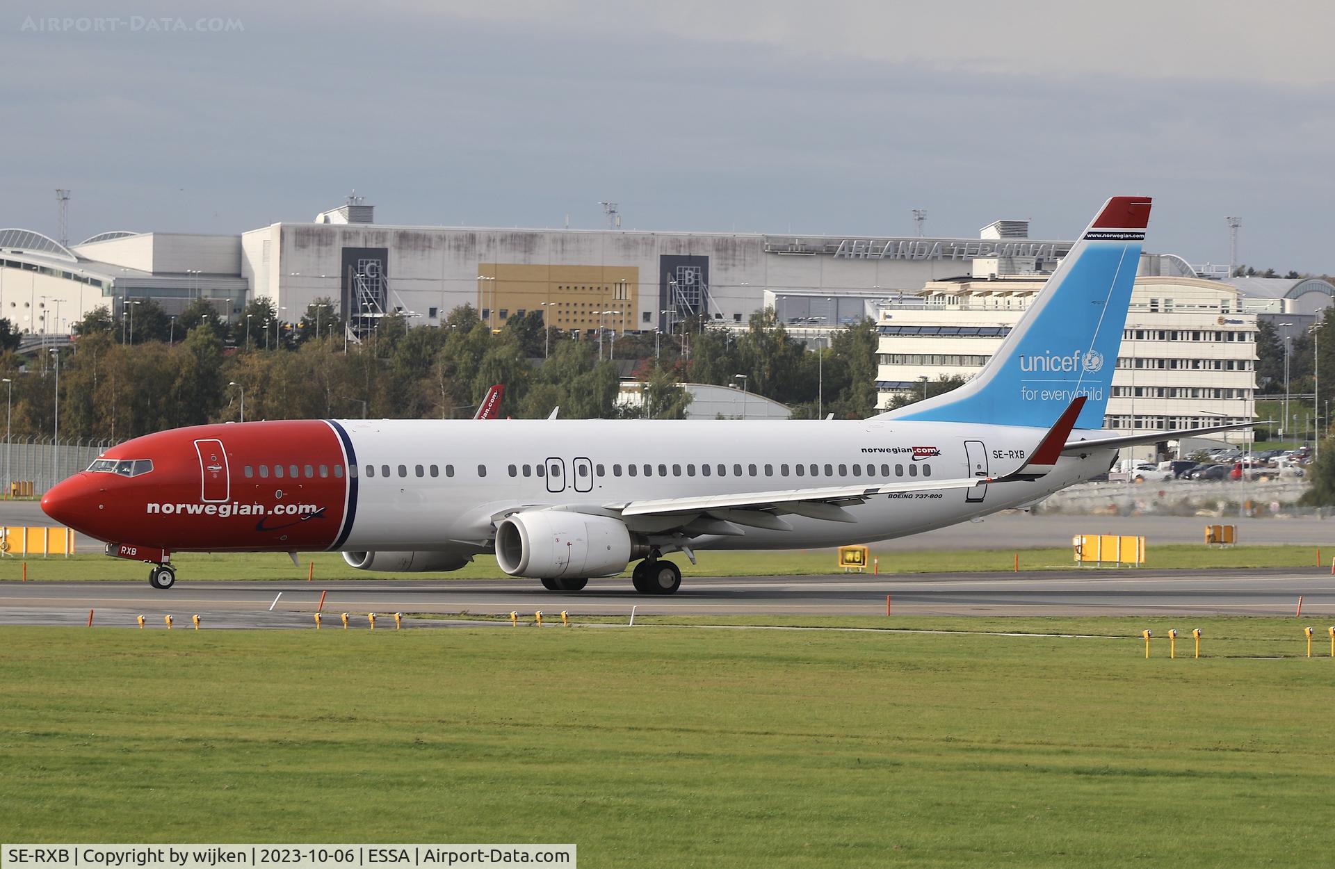 SE-RXB, 2010 Boeing 737-84P C/N 36781, RWY 19L