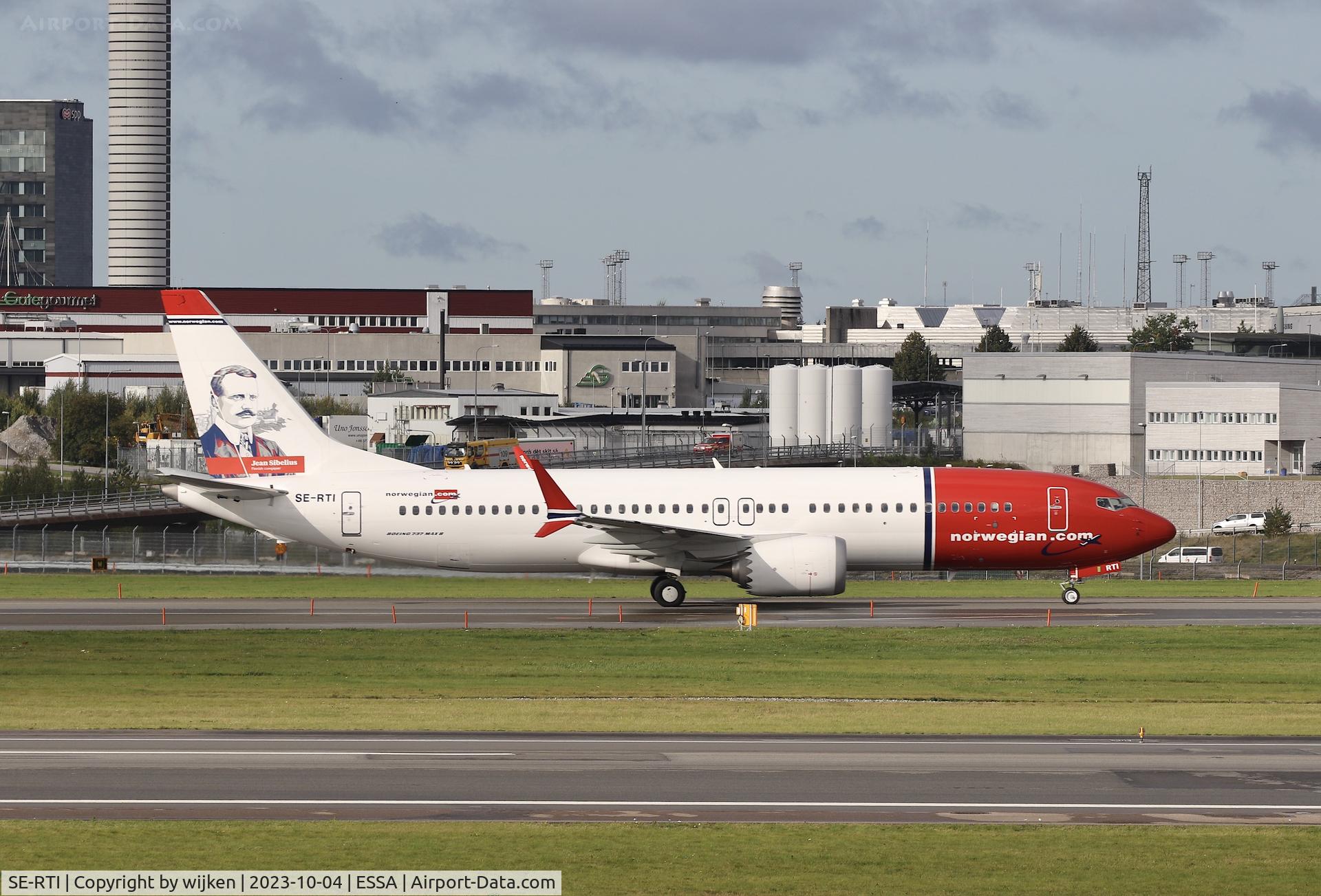 SE-RTI, 2023 Boeing 737-8 MAX C/N 62931, TWY W