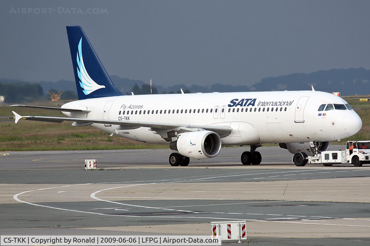 CS-TKK, 2005 Airbus A320-214 C/N 2390, at cdg