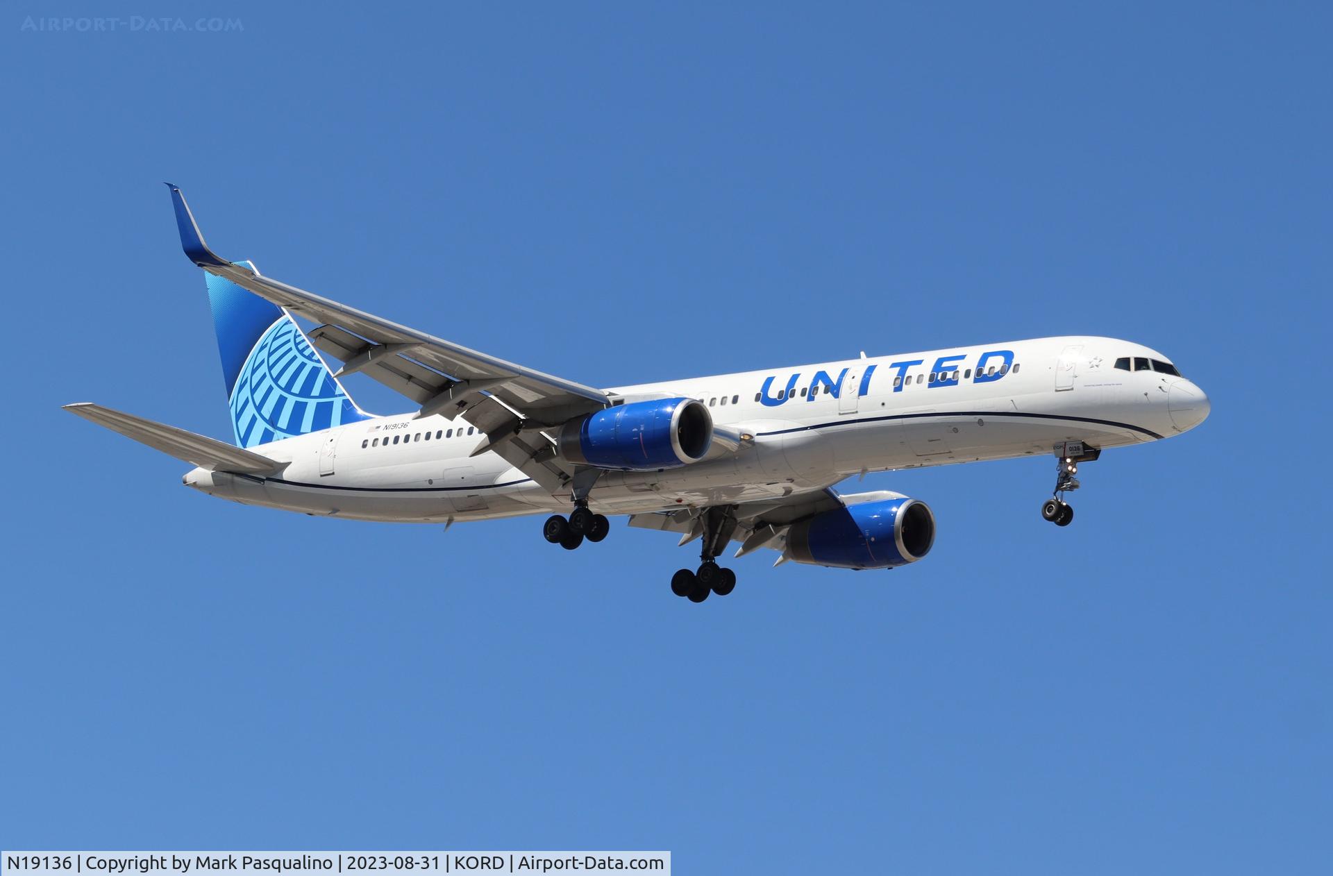 N19136, 1999 Boeing 757-224 C/N 29285, Boeing 757-224