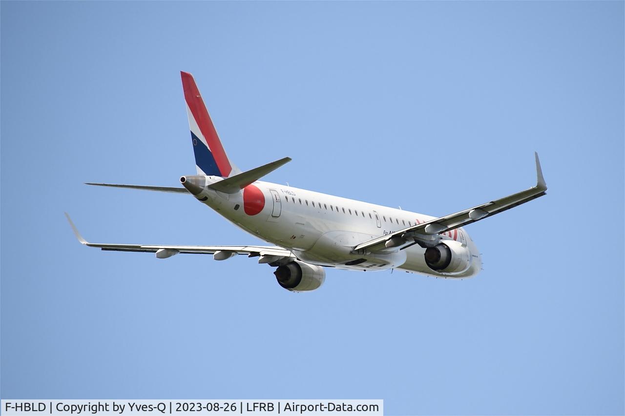 F-HBLD, 2007 Embraer 190LR (ERJ-190-100LR) C/N 19000113, Embraer ERJ-190-100LR, Climbing from rwy 07R, Brest-Bretagne Airport (LFRB-BES)