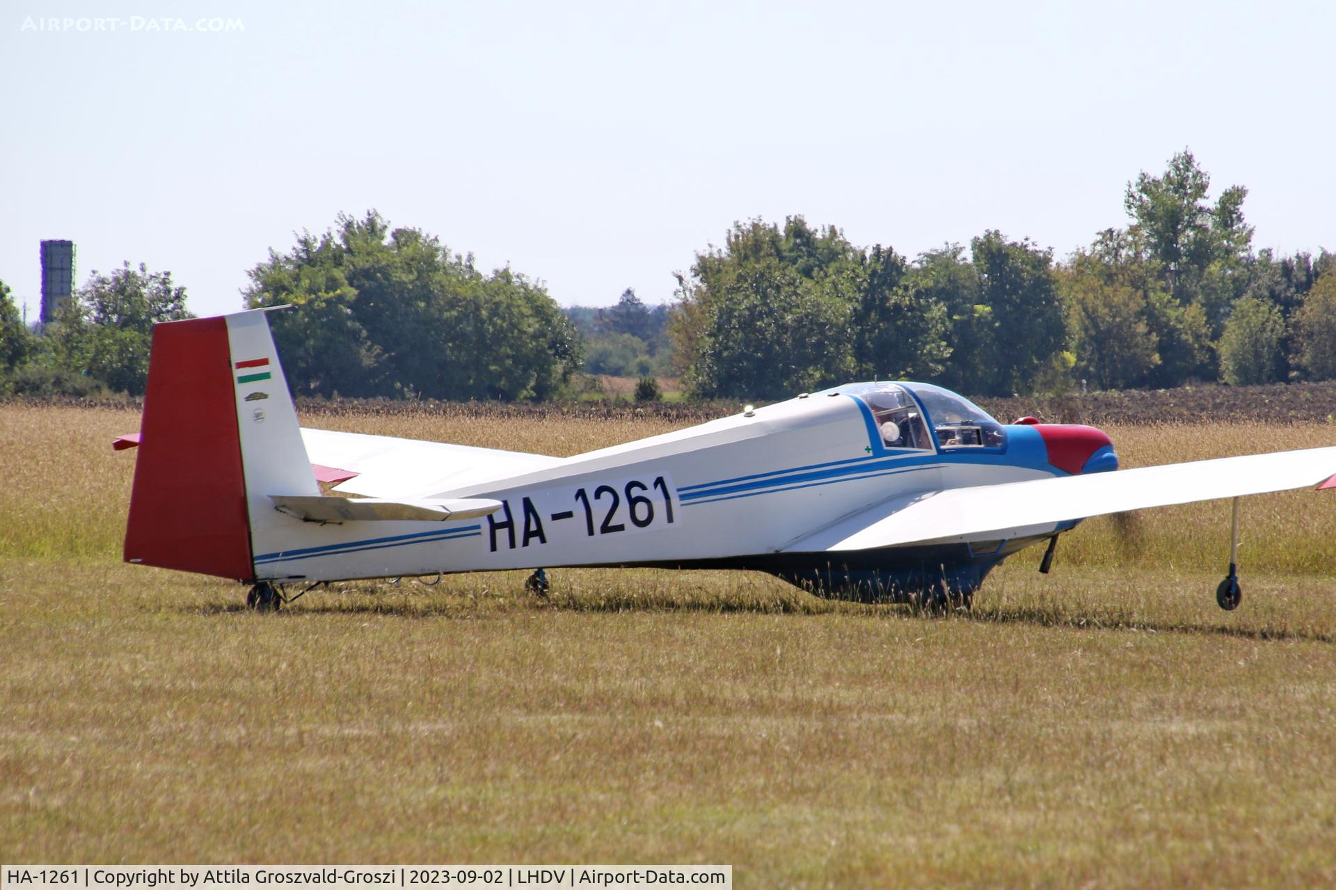 HA-1261, 1972 Scheibe SF-25C Falke C/N 4426, LHDV - Dunaújváros-Kisapostag Airport, Hungary