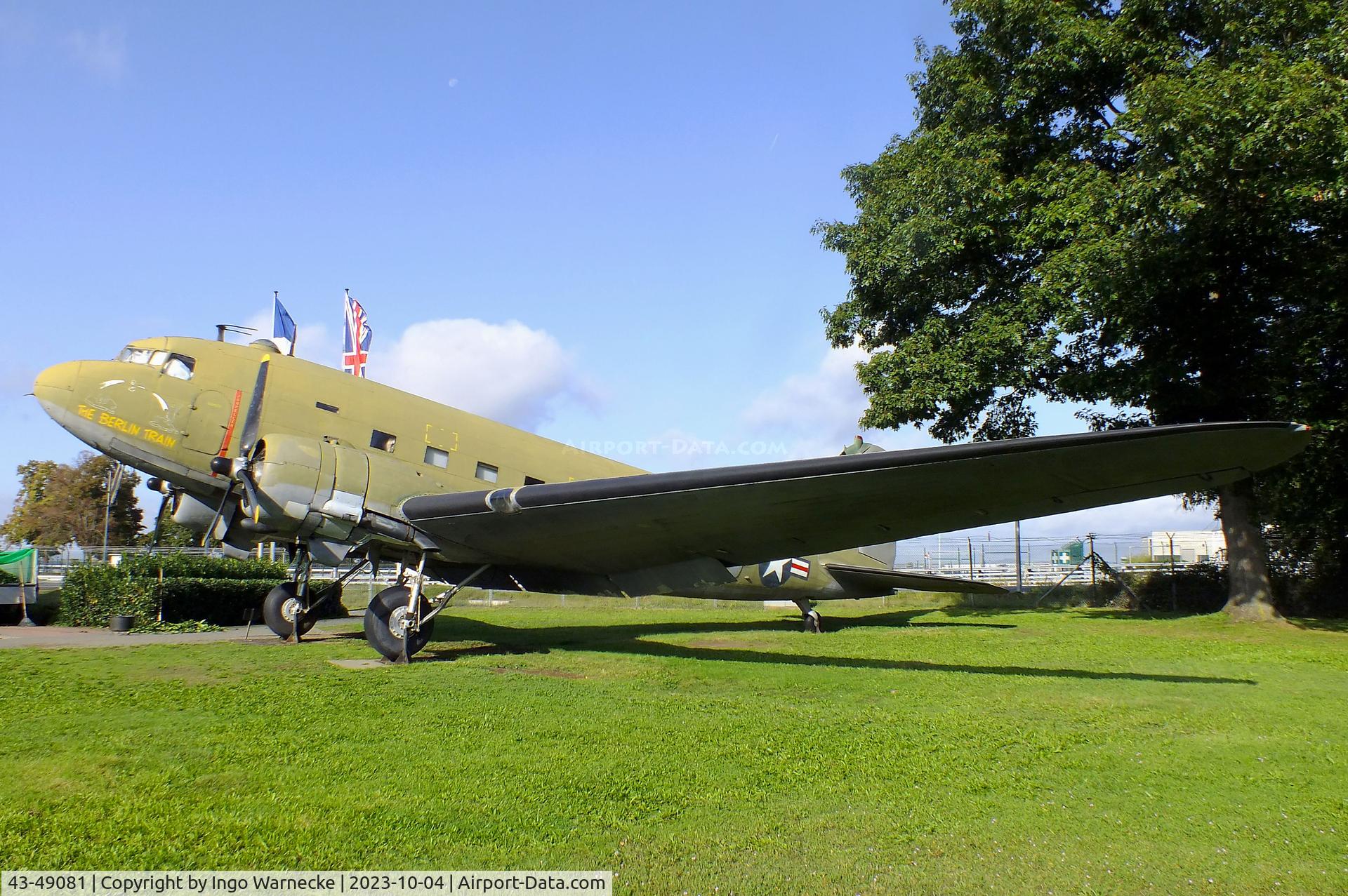 43-49081, 1944 Douglas DC-3 (C-47B-10-DK) Skytrain/Dakota C/N 26342, Douglas C-47B Skytrain at the Luftbrückendenkmal (Berlin airlift memorial) right outside the southeastern corner of Frankfurt international airport