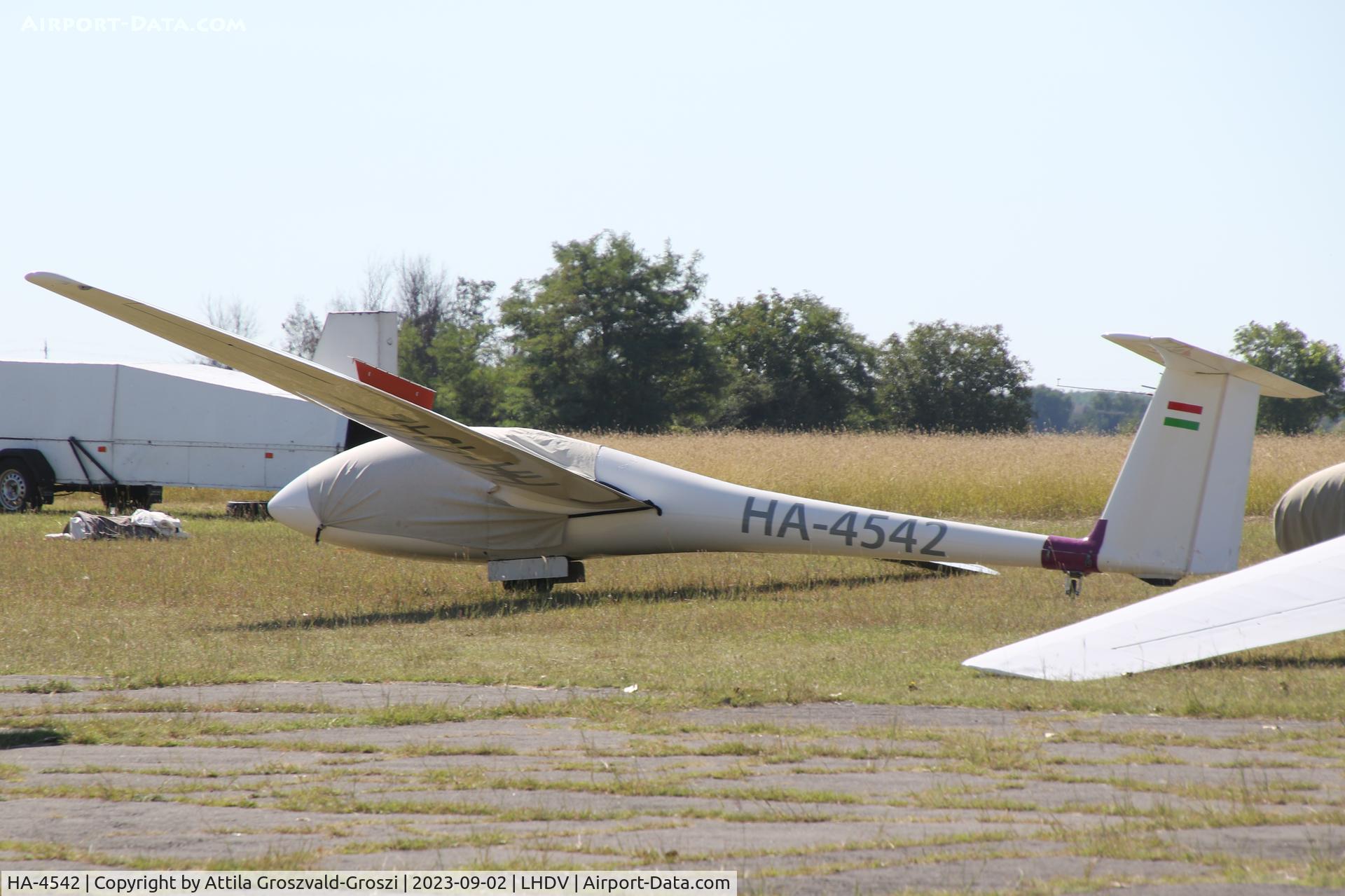 HA-4542, 1977 Grob G-102 Astir CS C/N 1425, LHDV - Dunaújváros-Kisapostag Airport, Hungary