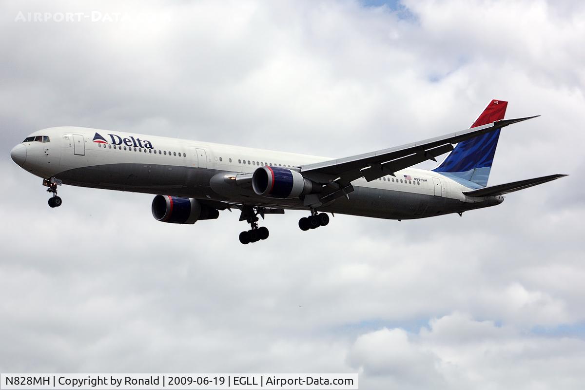 N828MH, 2000 Boeing 767-432/ER C/N 29699, at lhr