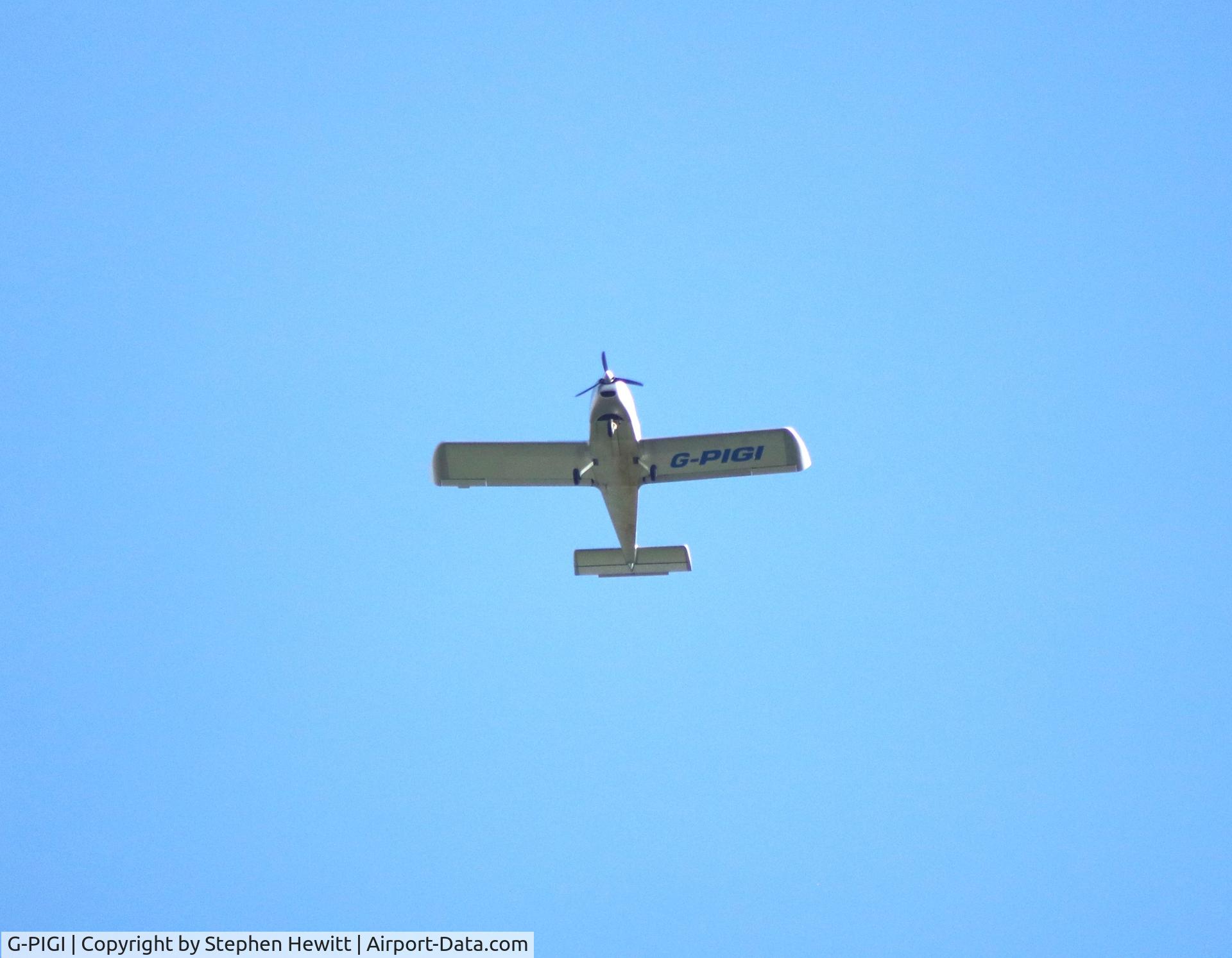 G-PIGI, 2005 Cosmik EV-97 TeamEurostar UK C/N 2315, Flying over Hunger Hill Common near Newton Poppleford, East Devon @ 13.49 on the 8/10/2023.
What a very silent plane, it just purred overhead.