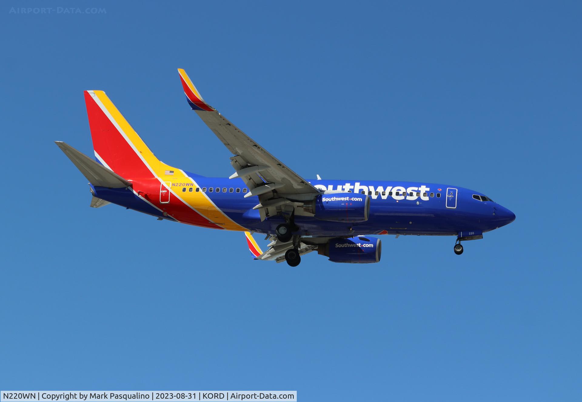 N220WN, 2005 Boeing 737-7H4 C/N 32491, Boeing 737-7H4