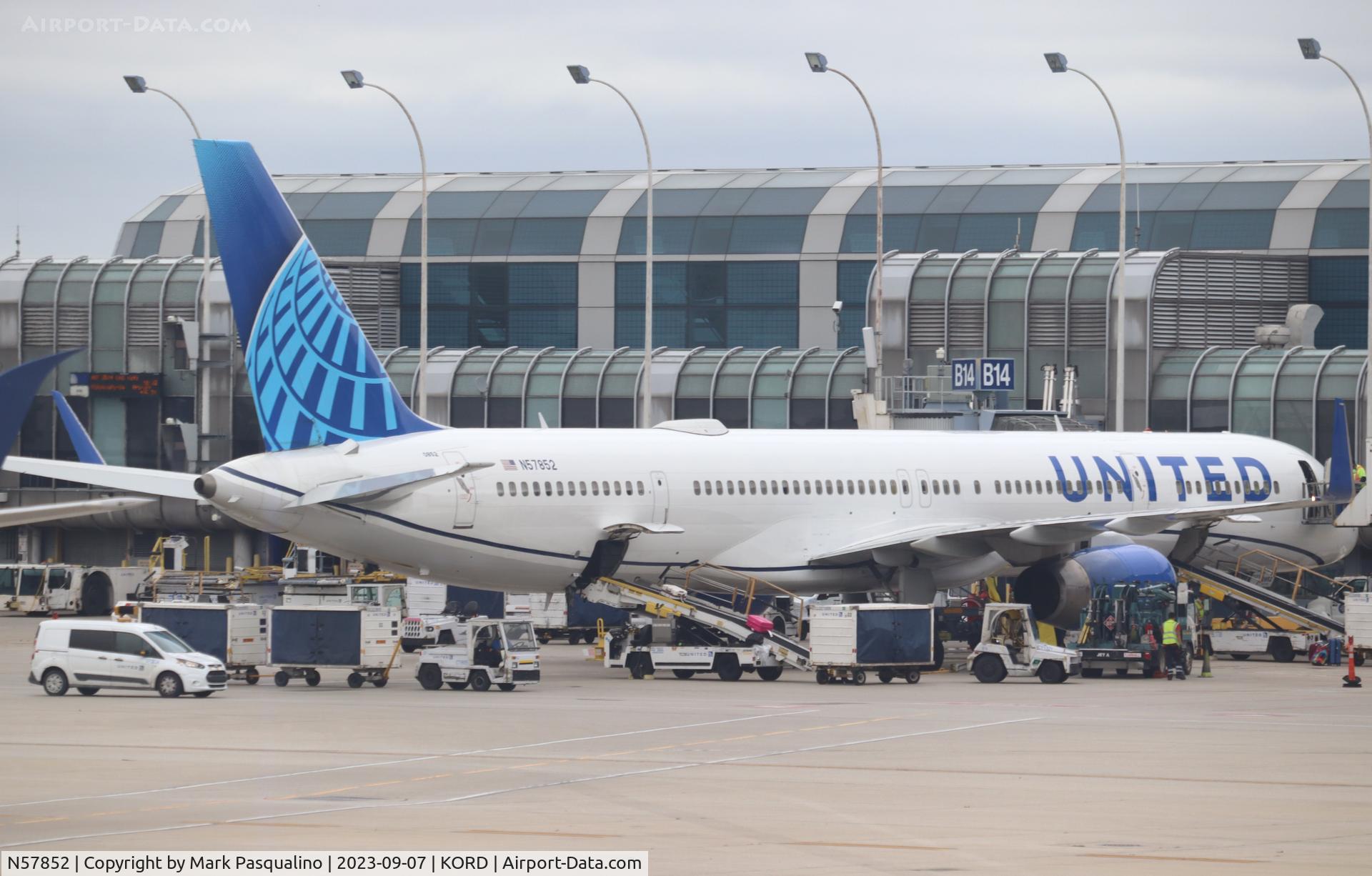 N57852, 2001 Boeing 757-324 C/N 32811, Boeing 757-324