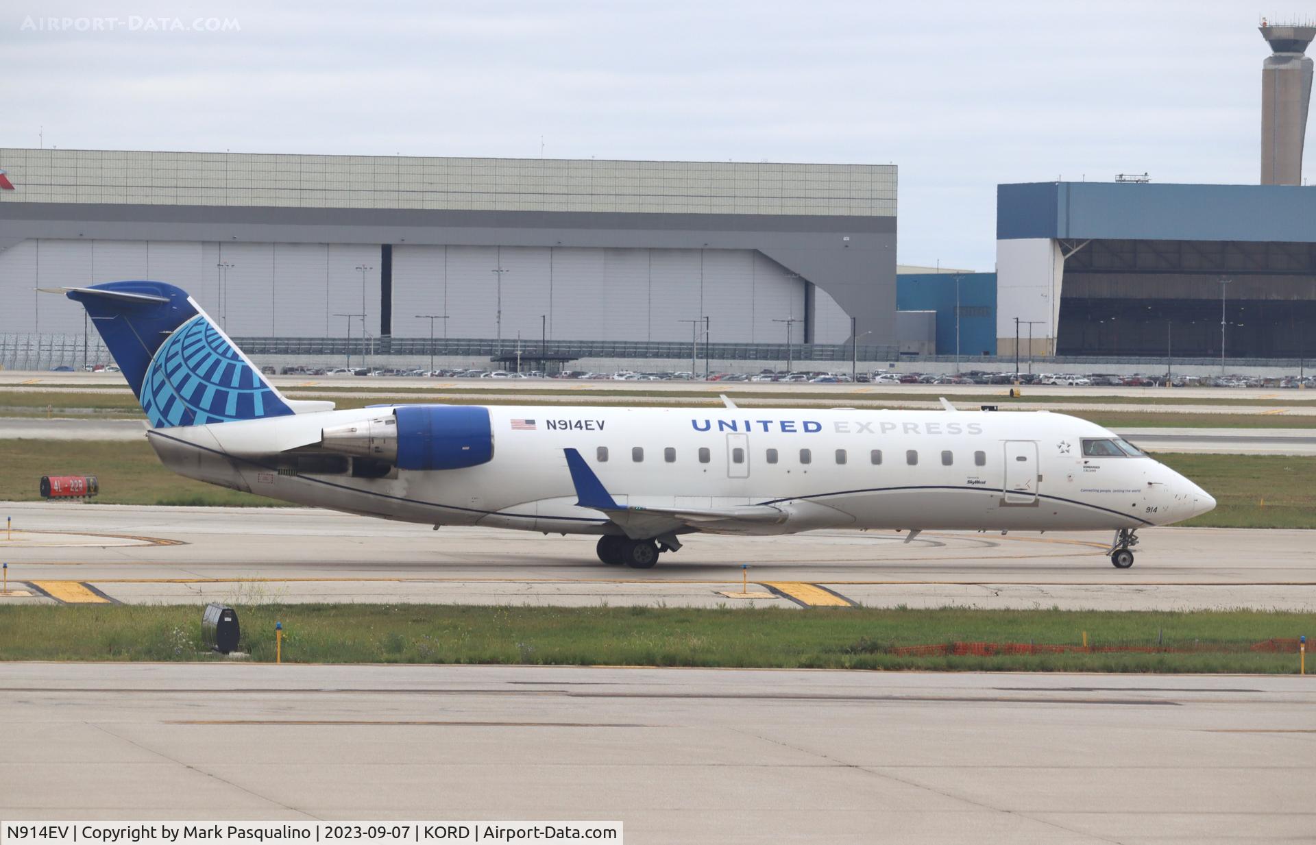 N914EV, 2003 Bombardier CRJ-200ER (CL-600-2B19) C/N 7752, CL-600-2B19