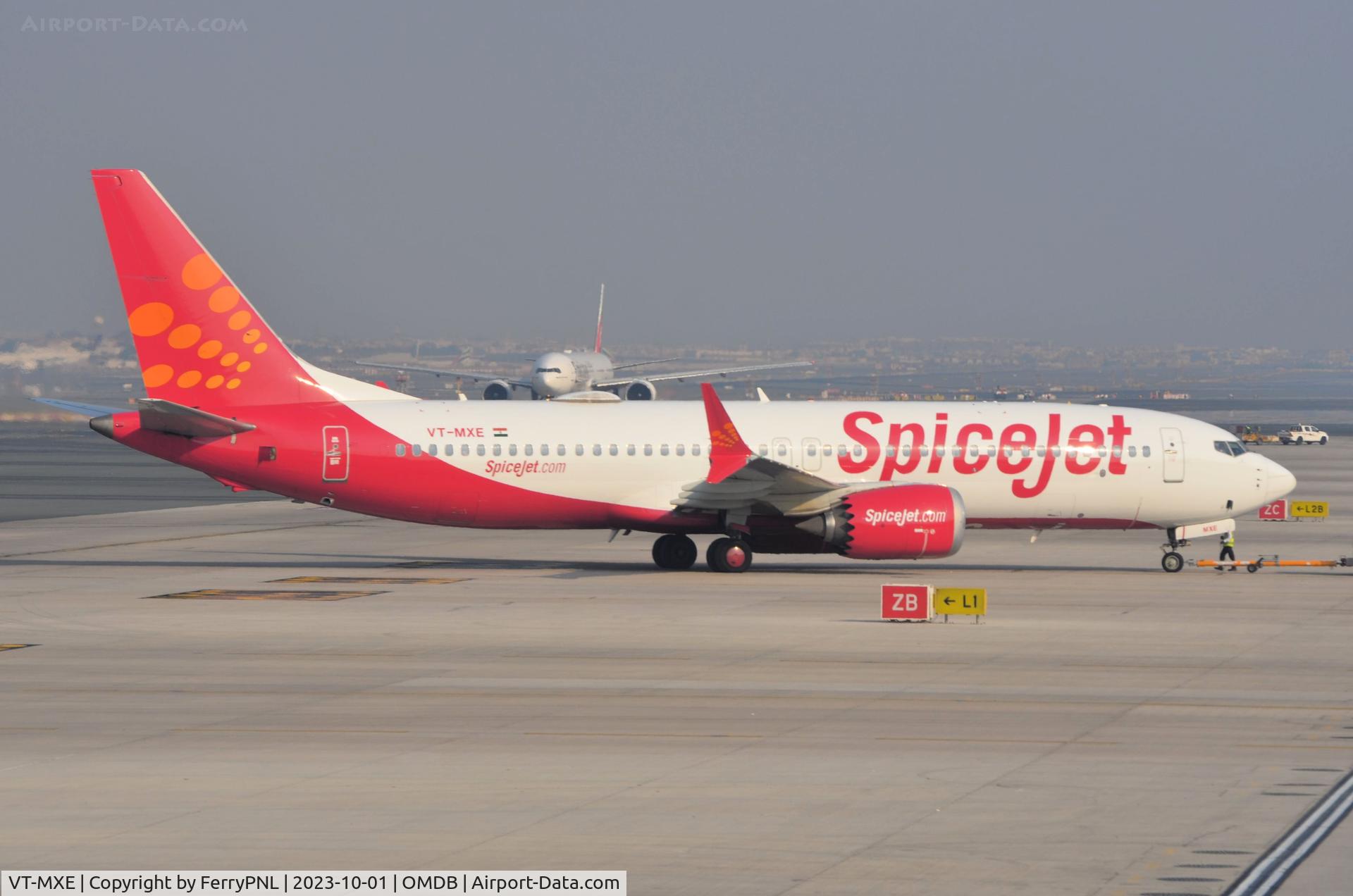 VT-MXE, 2018 Boeing 737-8 MAX C/N 64939, Spicejet B738Max pushed-back