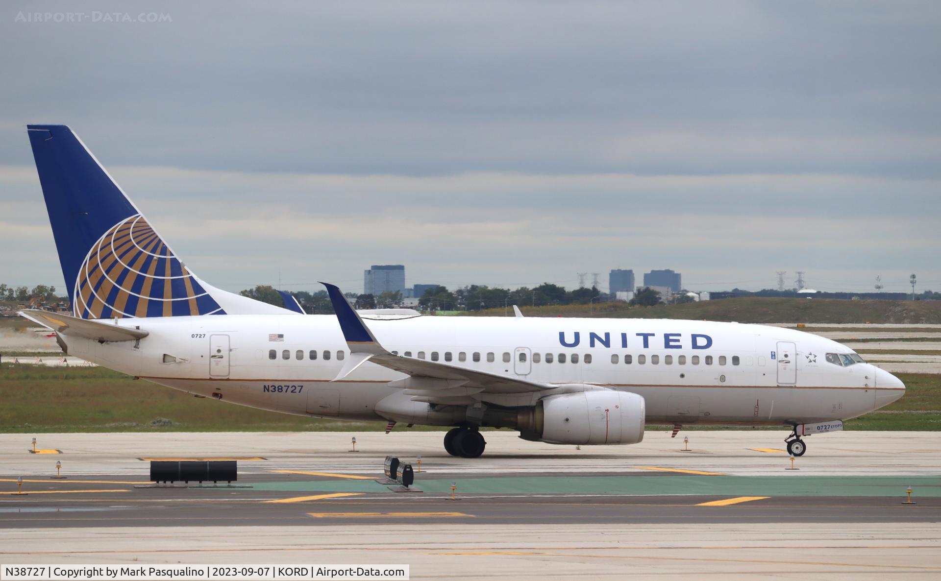 N38727, 1999 Boeing 737-724 C/N 28797, Boeing 737-724