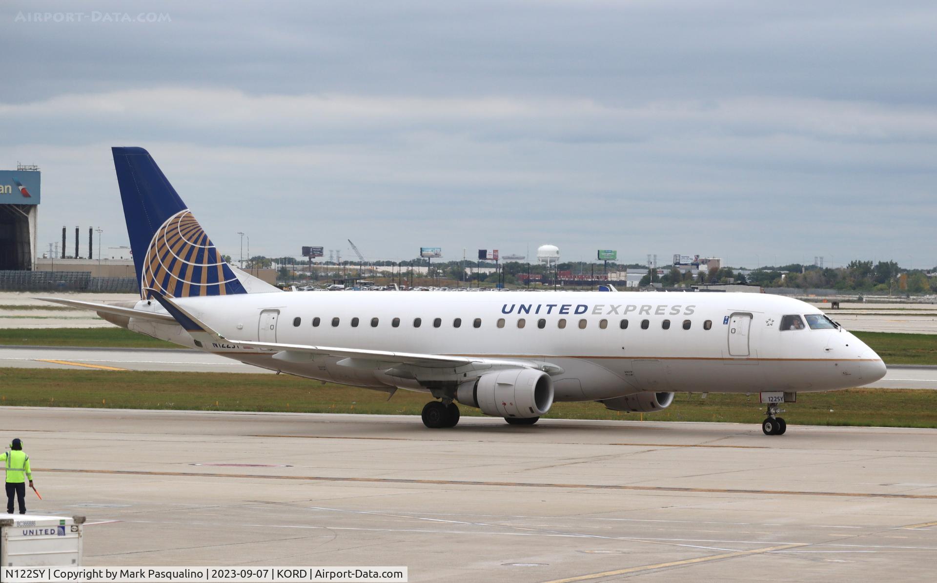N122SY, 2014 Embraer 175LR (ERJ-170-200LR) C/N 17000431, ERJ-170-200LR