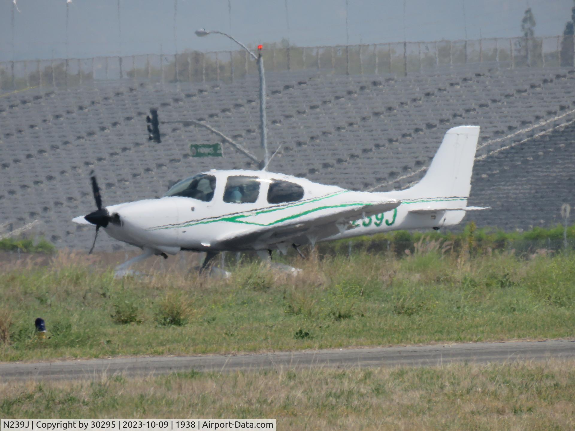 N239J, 2019 Cirrus SR20 C/N 2468, Turning onto runway
