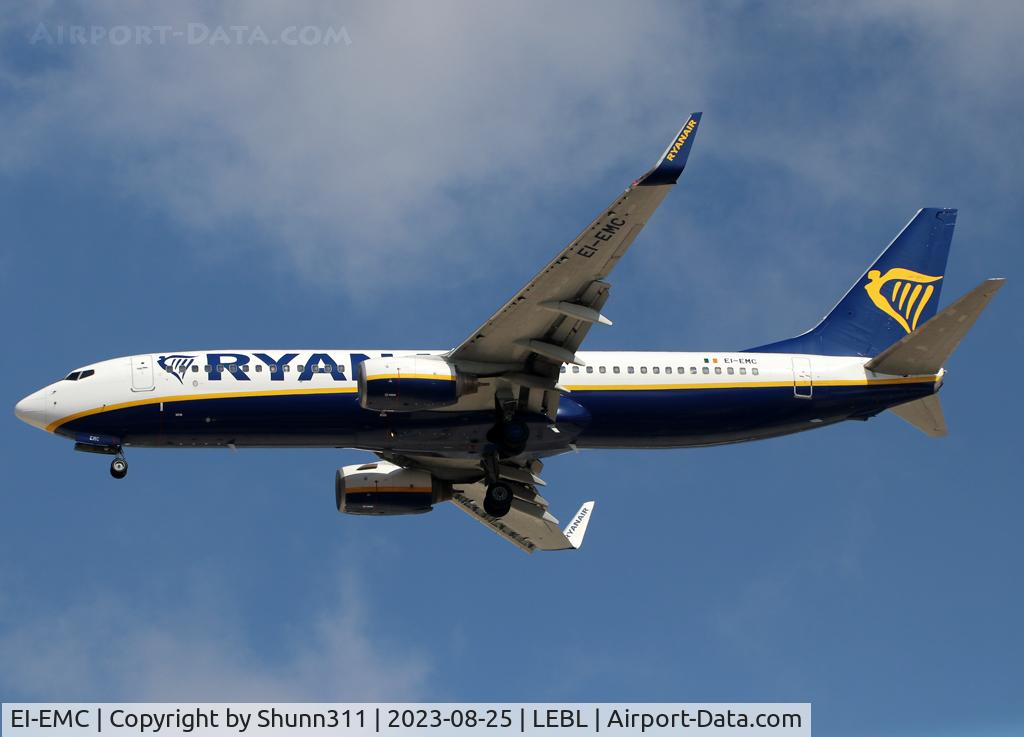 EI-EMC, 2010 Boeing 737-8AS C/N 38510, Landing rwy 24R