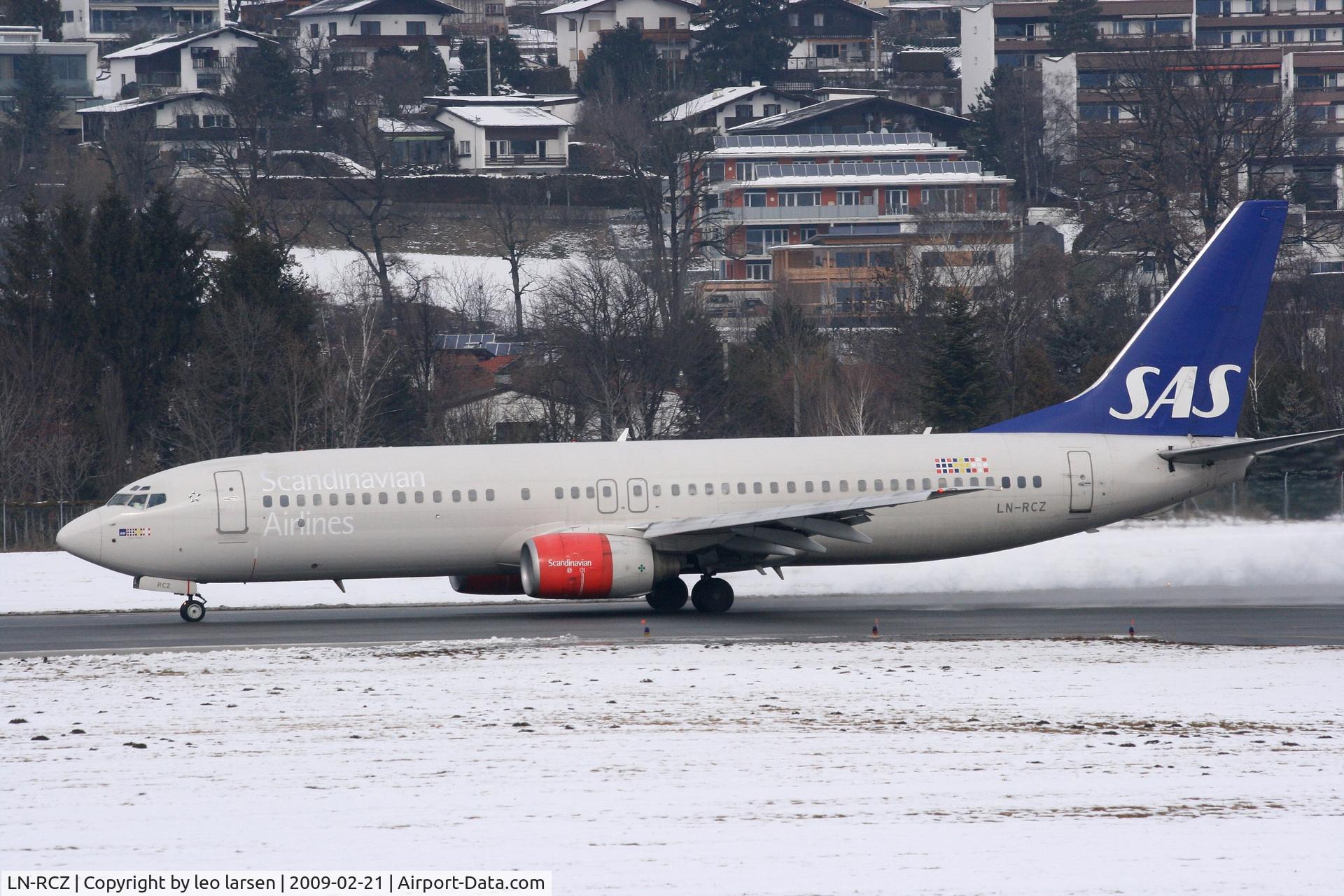 LN-RCZ, 2001 Boeing 737-883 C/N 30197, Innsbruck 21.2.2009