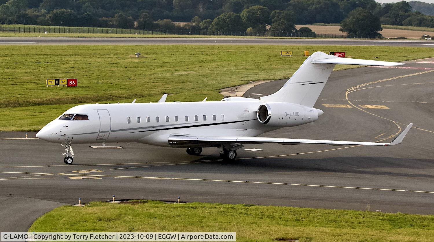 G-LAMO, 2013 Bombardier BD-700-1A11 Global 5000 C/N 9602, At Luton Airport