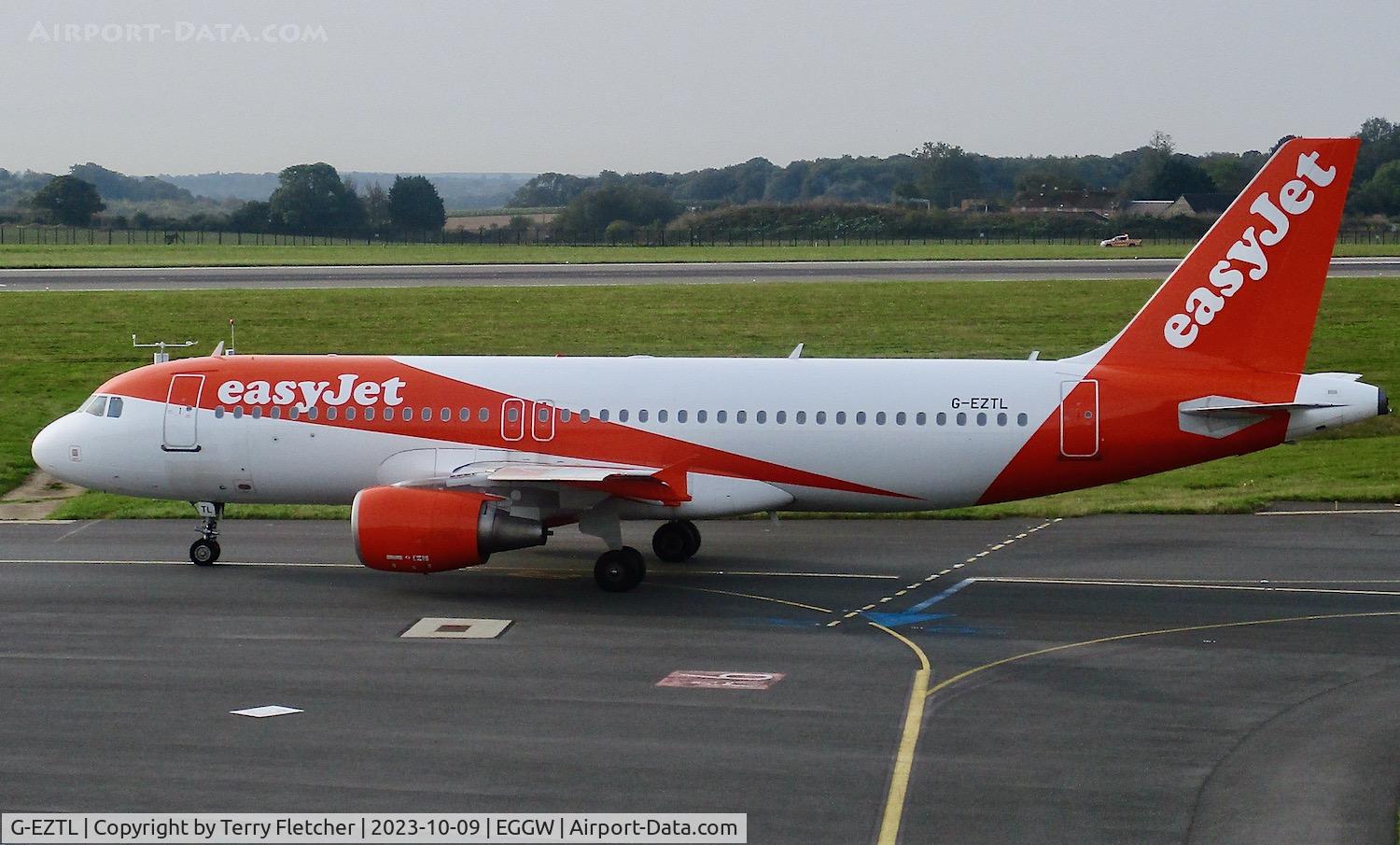 G-EZTL, 2009 Airbus A320-214 C/N 4012, At Luton Airport