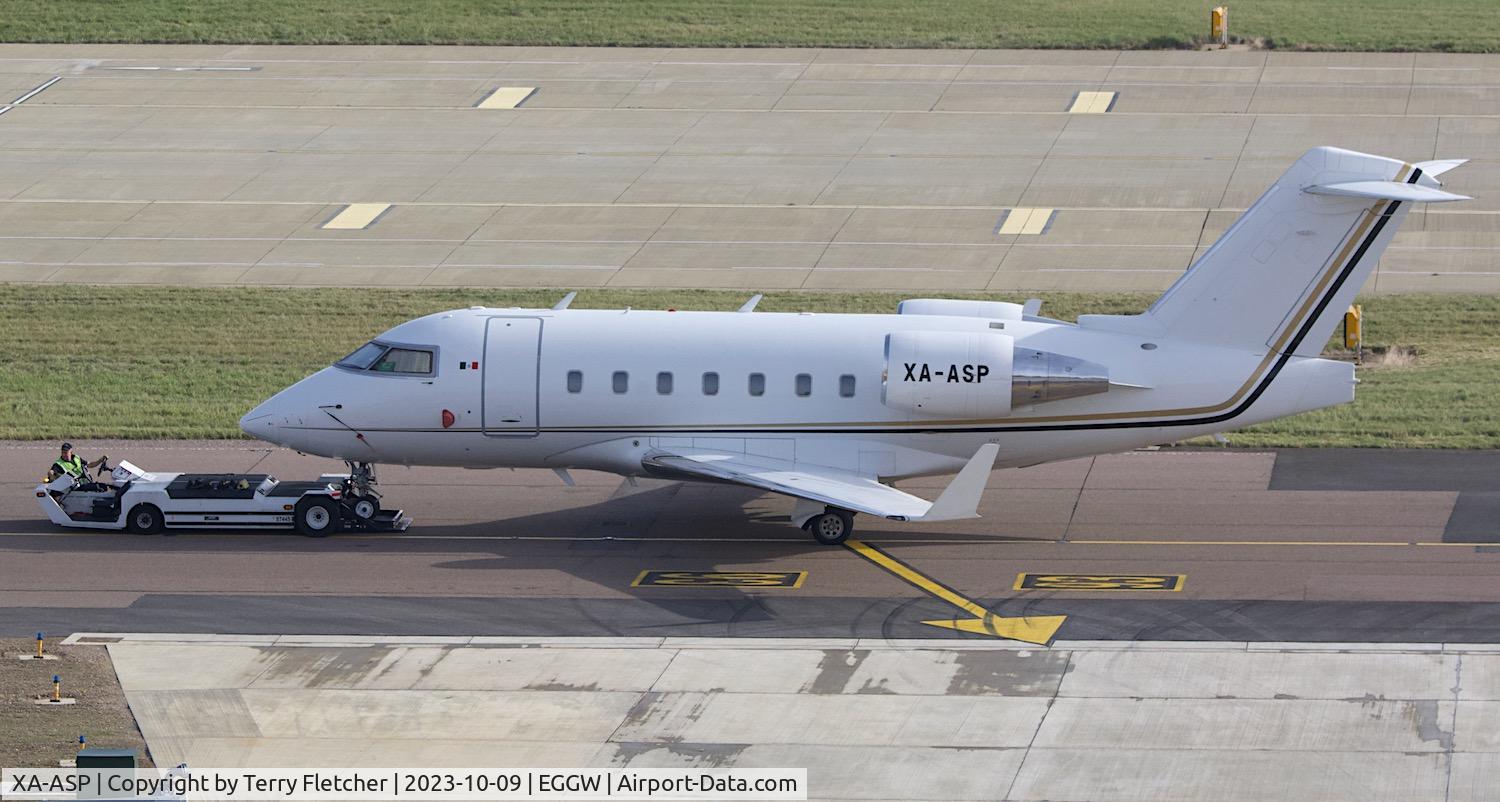 XA-ASP, 1995 Canadair Challenger 604 (CL-600-2B16) C/N 5302, At Luton Airport