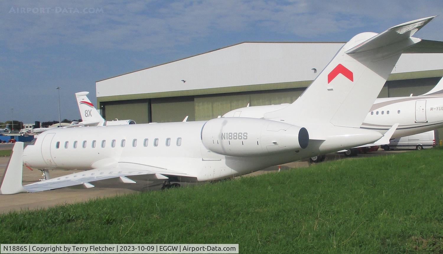 N1886S, 2016 Bombardier BD-700-1A10 Global 6000 C/N 9772, At Luton Airport