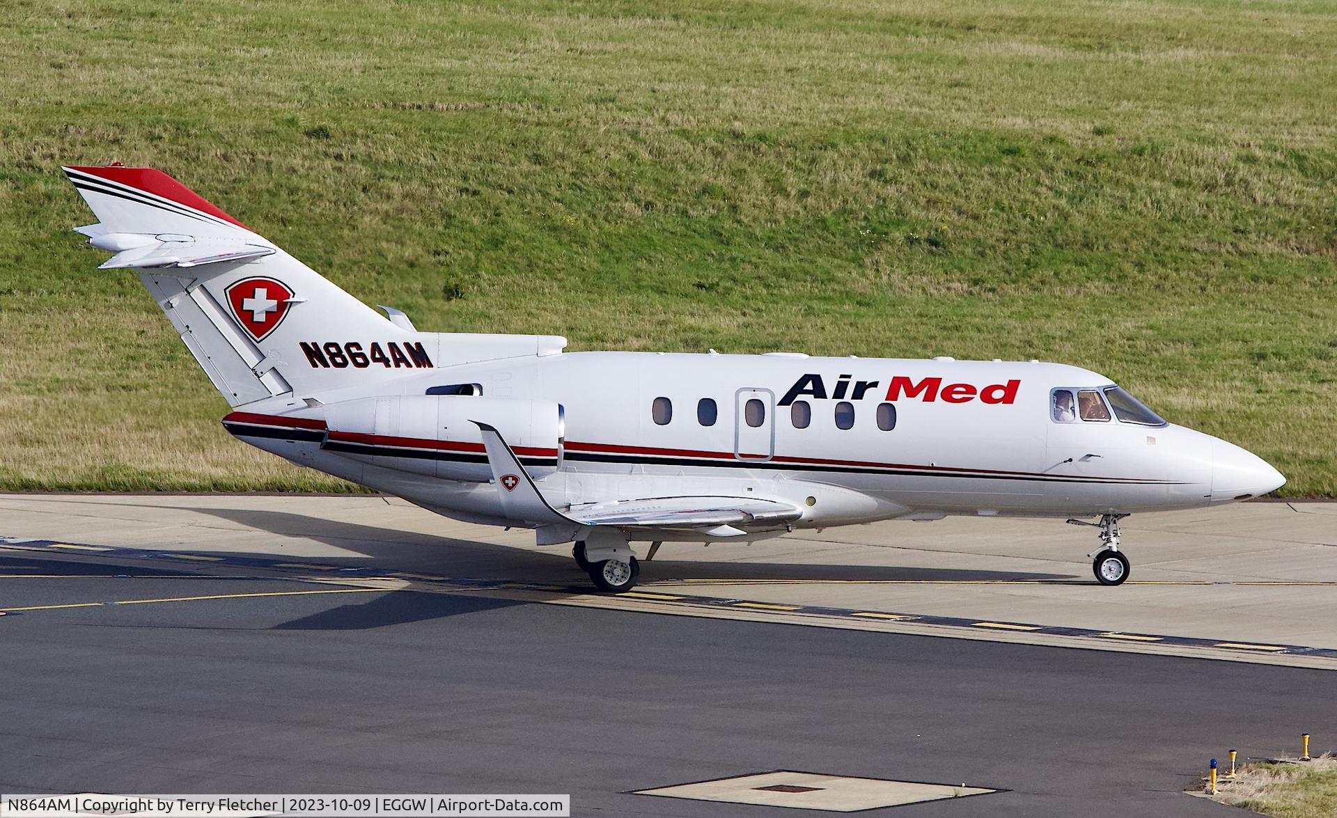 N864AM, 2005 Raytheon Hawker 800XP C/N 258733, At Luton Airport