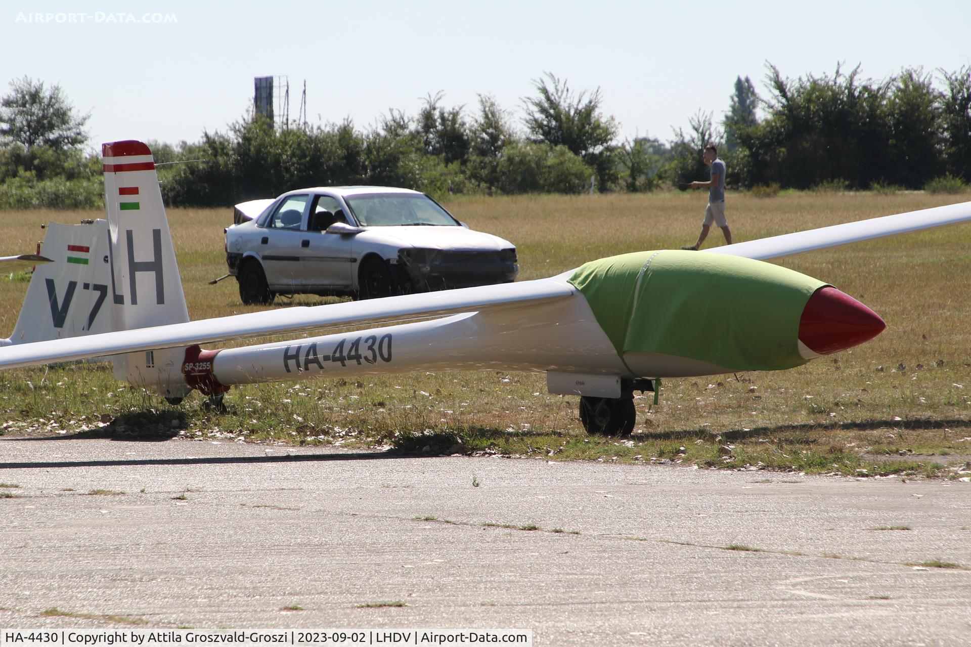 HA-4430, 1983 PZL-Bielsko SZD-42-2 Jantar 2B C/N B-1321, LHDV - Dunaújváros-Kisapostag Airport, Hungary